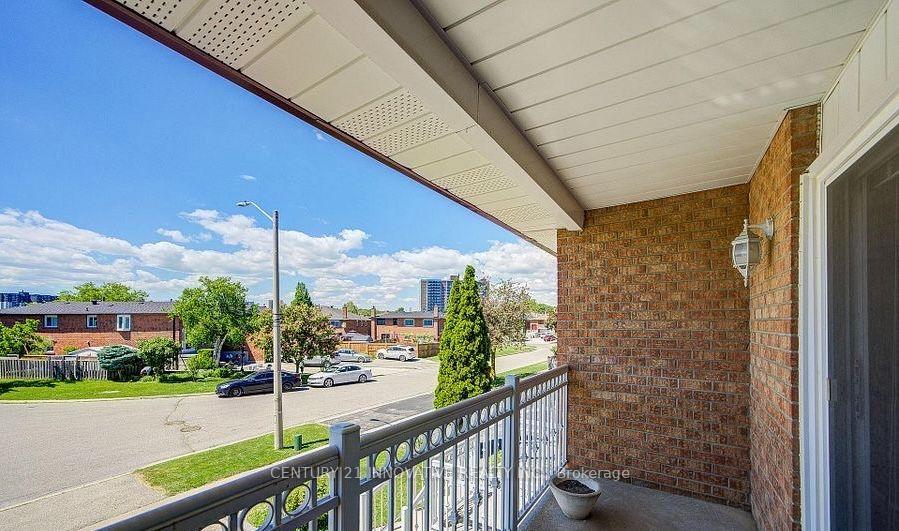 Photo 12 of 9 Capstan Court, North York, Glenfield-Jane Heights — HOMEH