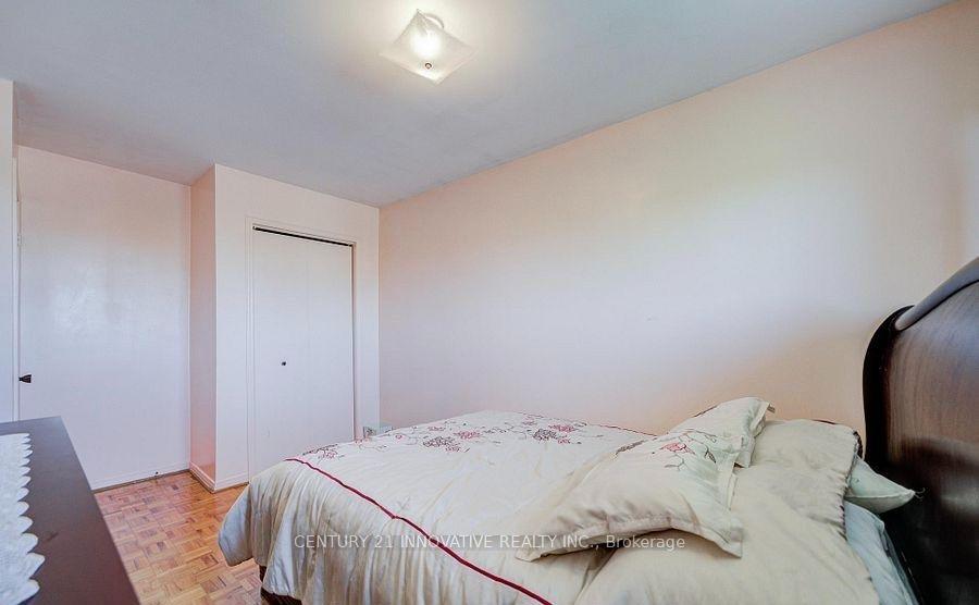 Photo 13 of 9 Capstan Court, North York, Glenfield-Jane Heights — HOMEH