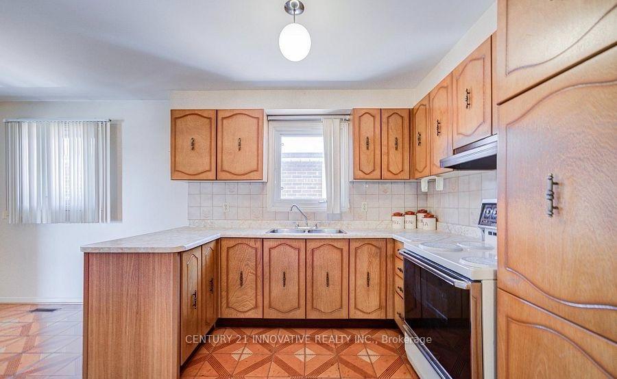Photo 14 of 9 Capstan Court, North York, Glenfield-Jane Heights — HOMEH