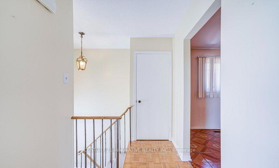 Photo 15 of 9 Capstan Court, North York, Glenfield-Jane Heights — HOMEH
