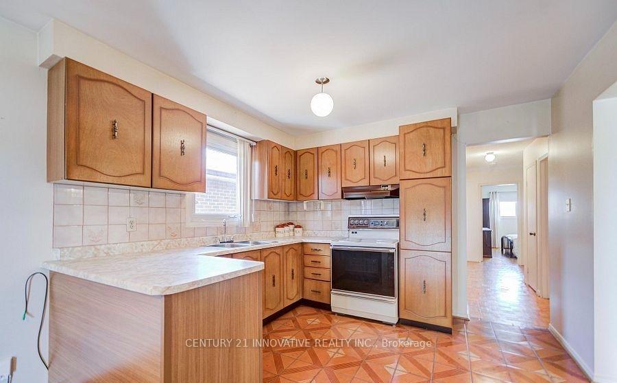Photo 16 of 9 Capstan Court, North York, Glenfield-Jane Heights — HOMEH