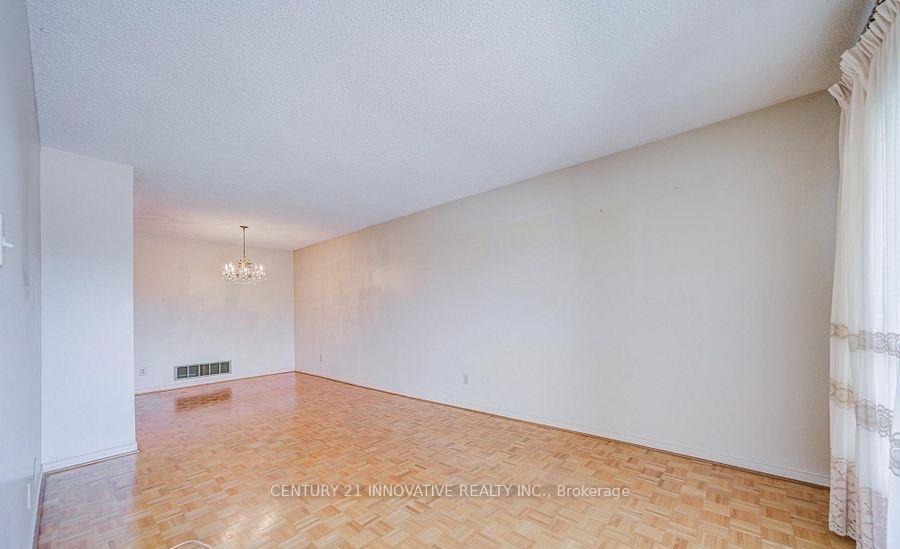 Photo 17 of 9 Capstan Court, North York, Glenfield-Jane Heights — HOMEH