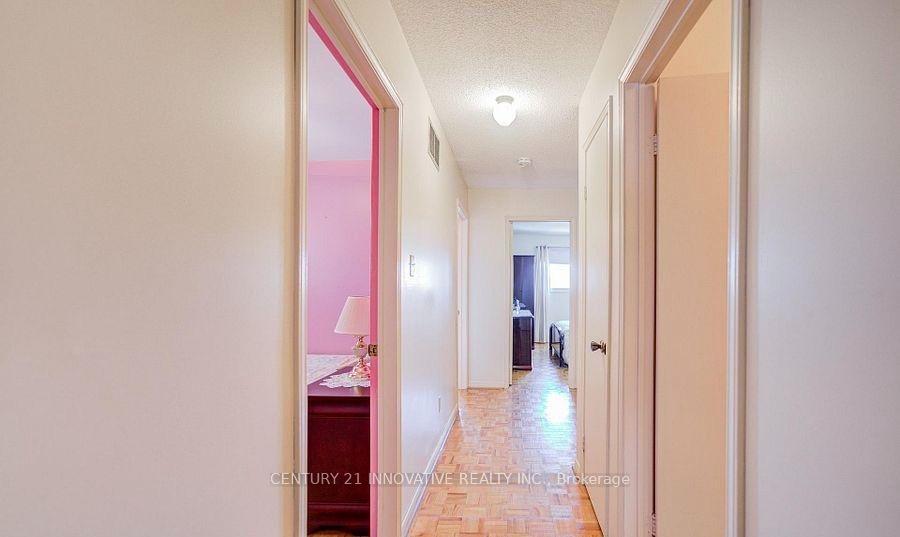 Photo 19 of 9 Capstan Court, North York, Glenfield-Jane Heights — HOMEH