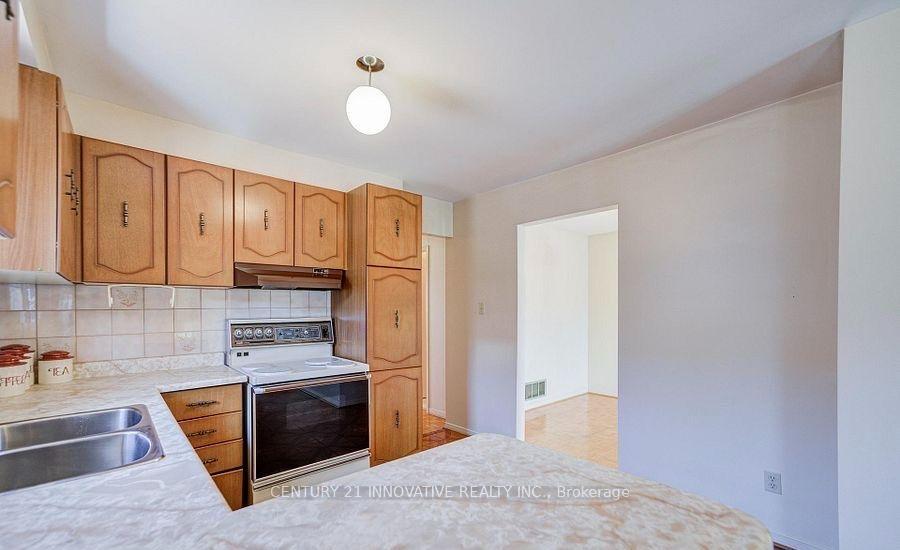 Photo 21 of 9 Capstan Court, North York, Glenfield-Jane Heights — HOMEH