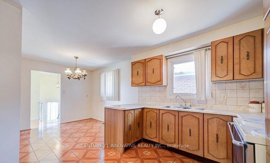 Photo 25 of 9 Capstan Court, North York, Glenfield-Jane Heights — HOMEH