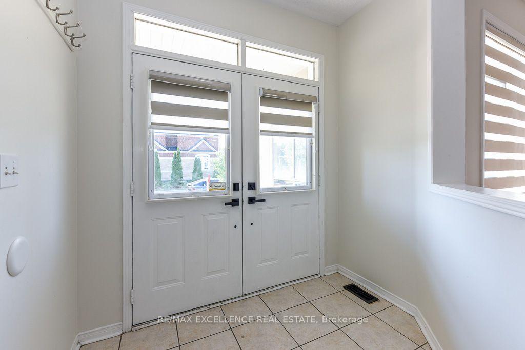 Photo 5 of 44 Overture Lane, Brampton, Bramalea North Industrial — HOMEH