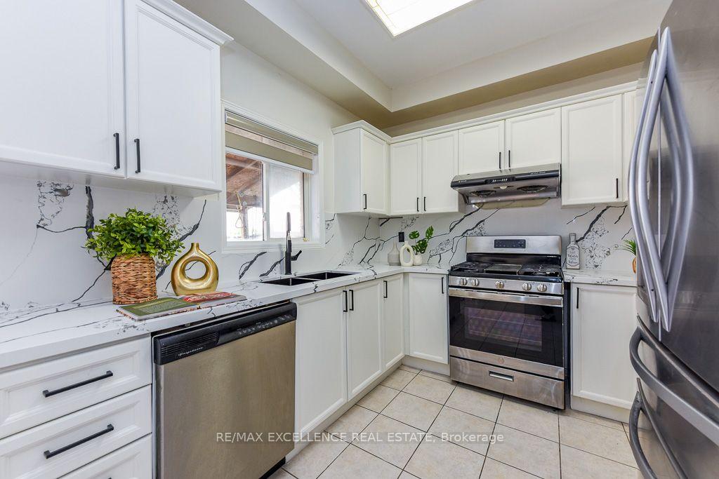 Photo 10 of 44 Overture Lane, Brampton, Bramalea North Industrial — HOMEH