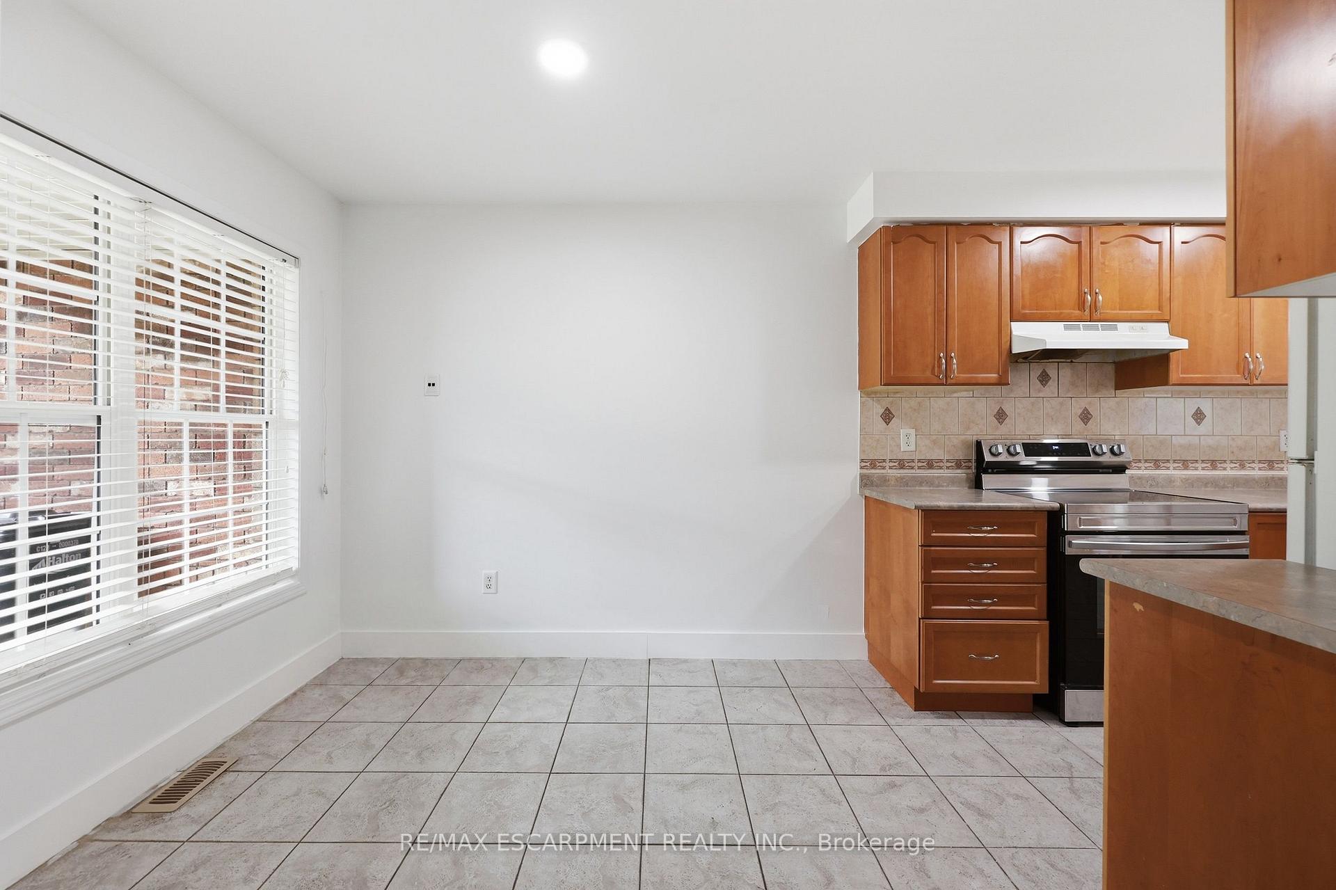 Photo 17 of 3115 Edgar Avenue, Burlington, Alton — HOMEH