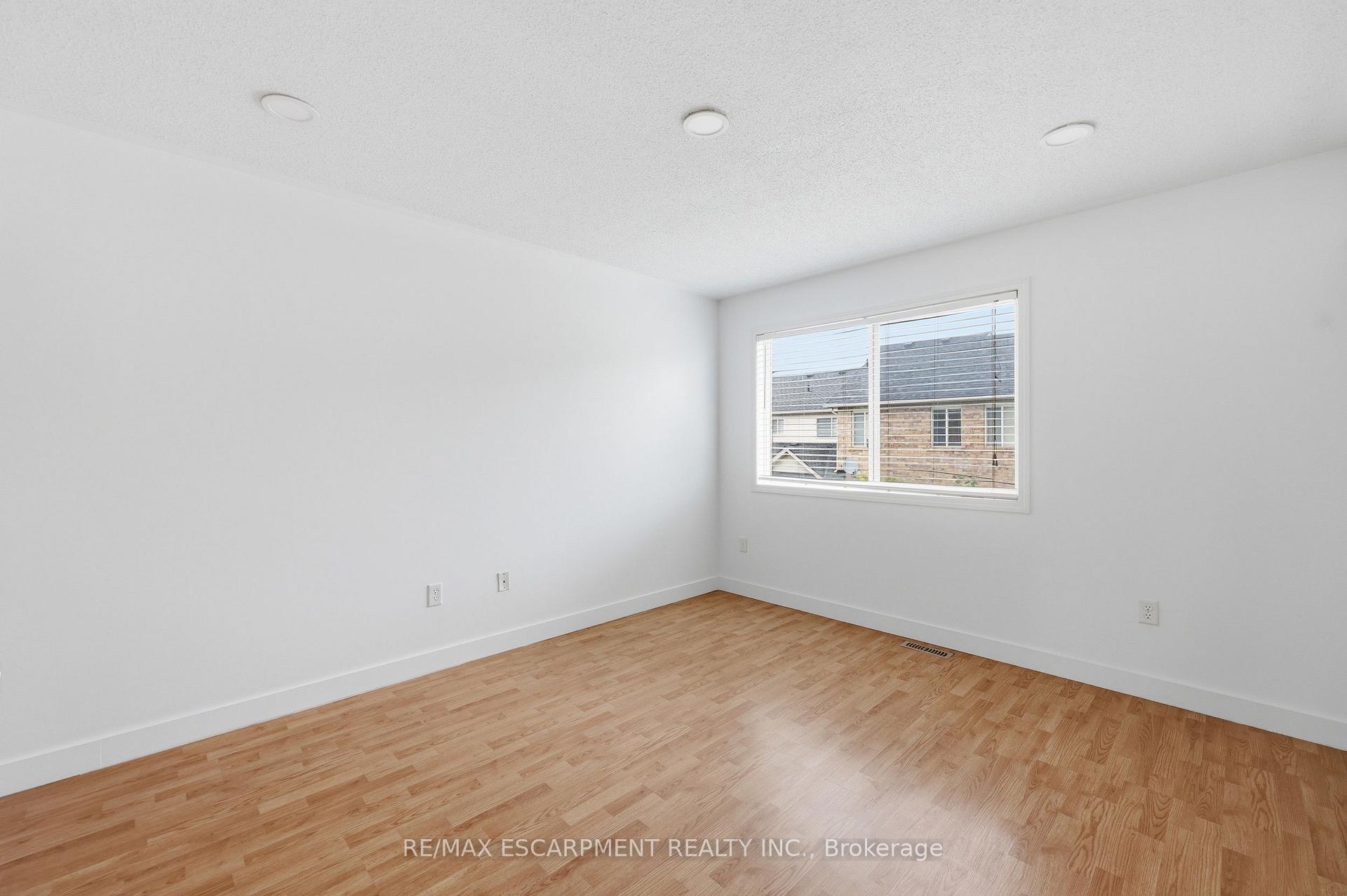 Photo 27 of 3115 Edgar Avenue, Burlington, Alton — HOMEH