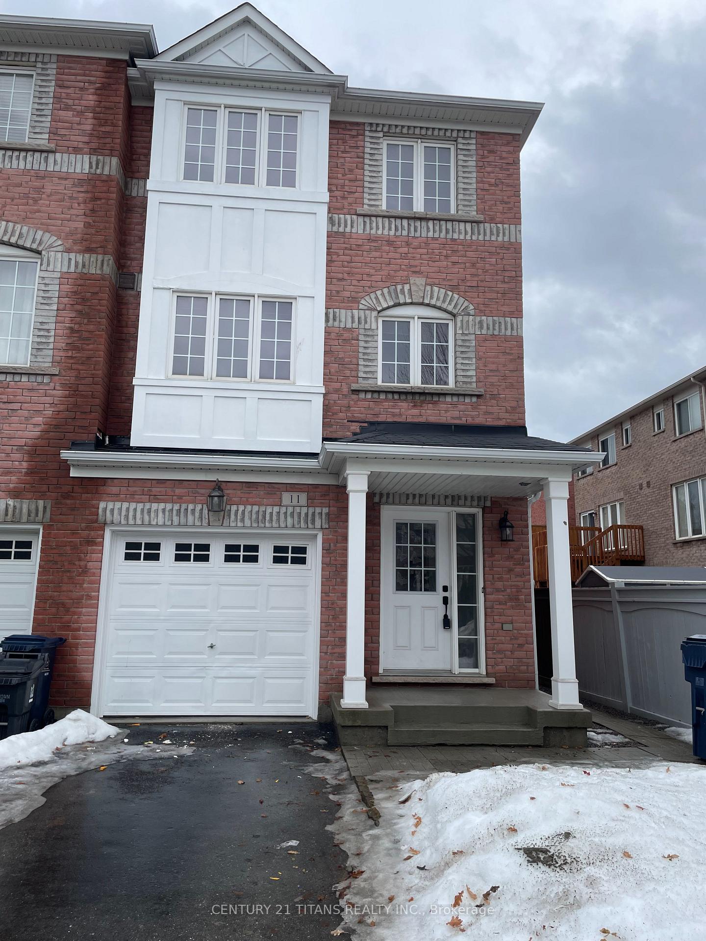 Front of Unit Upper, 11 Etienne Street