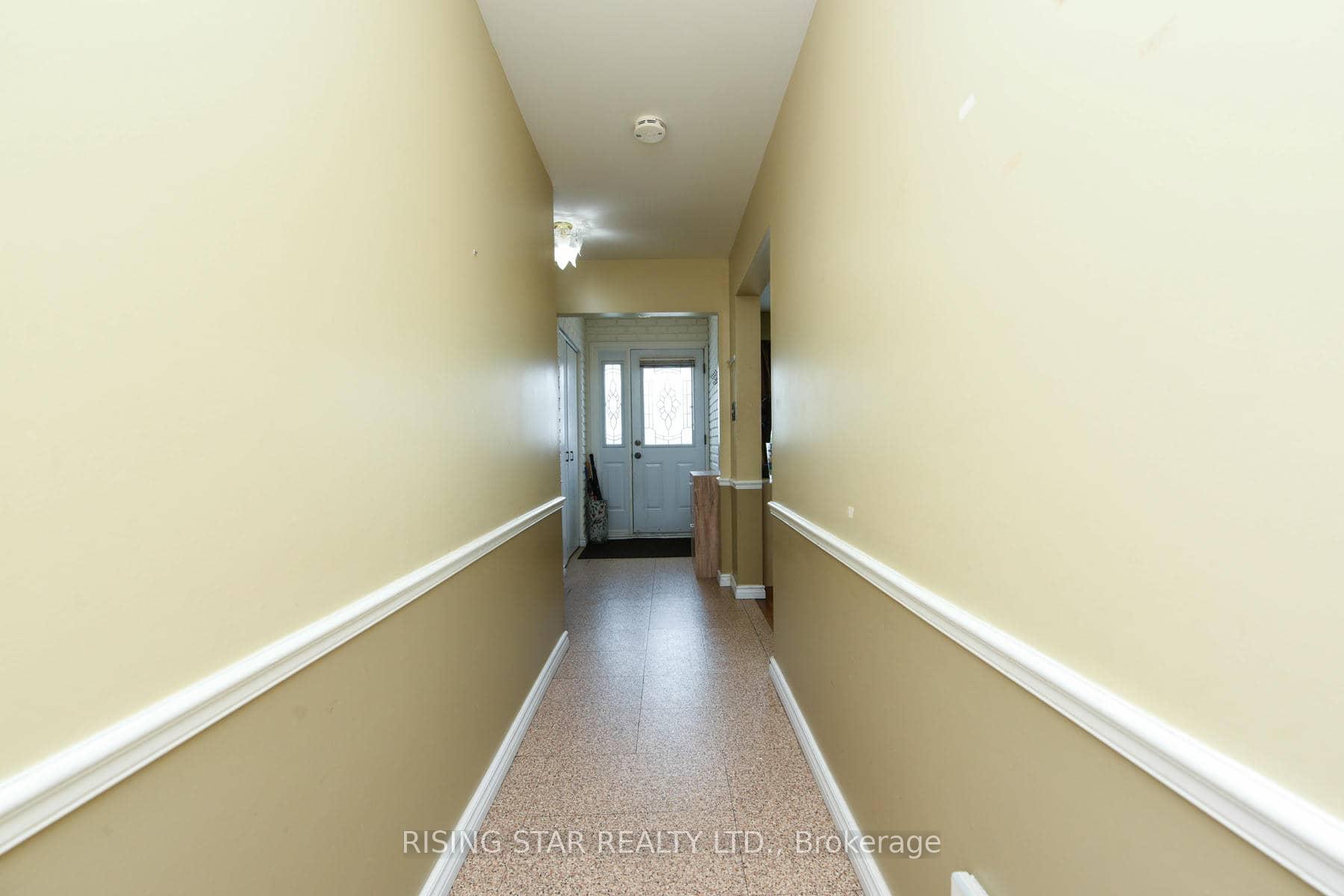 Photo 8 of 3295 Chipley Crescent, Mississauga, Malton — HOMEH