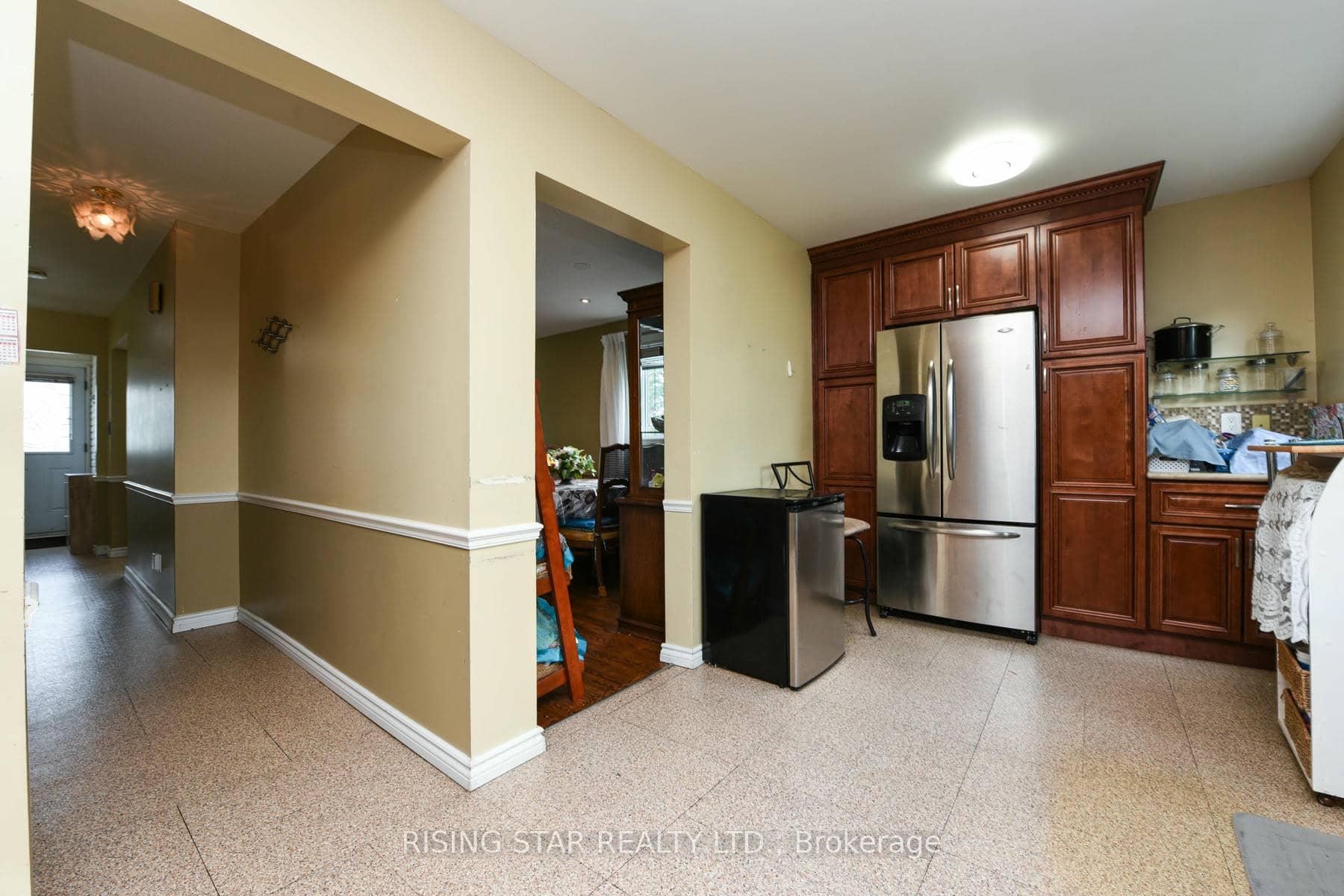 Photo 9 of 3295 Chipley Crescent, Mississauga, Malton — HOMEH