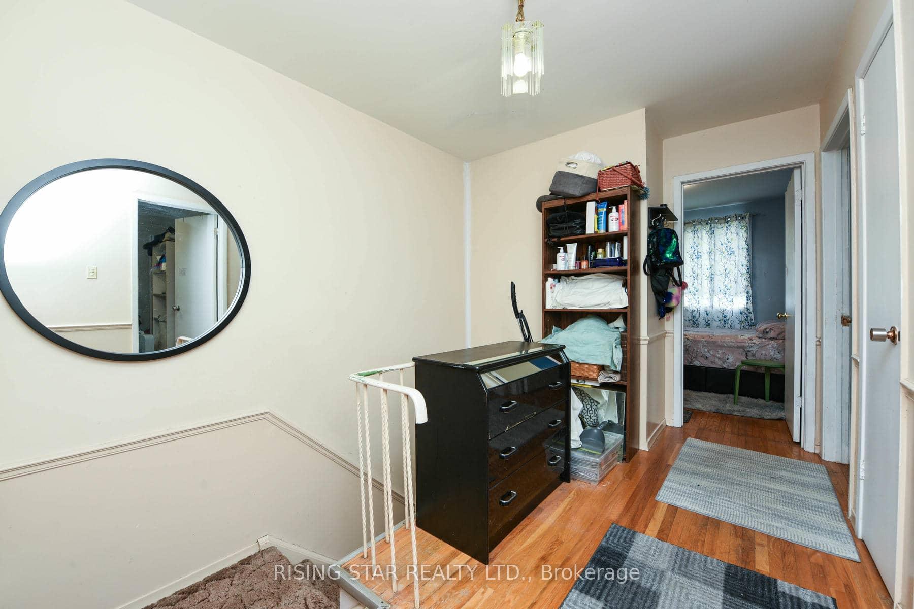 Photo 10 of 3295 Chipley Crescent, Mississauga, Malton — HOMEH
