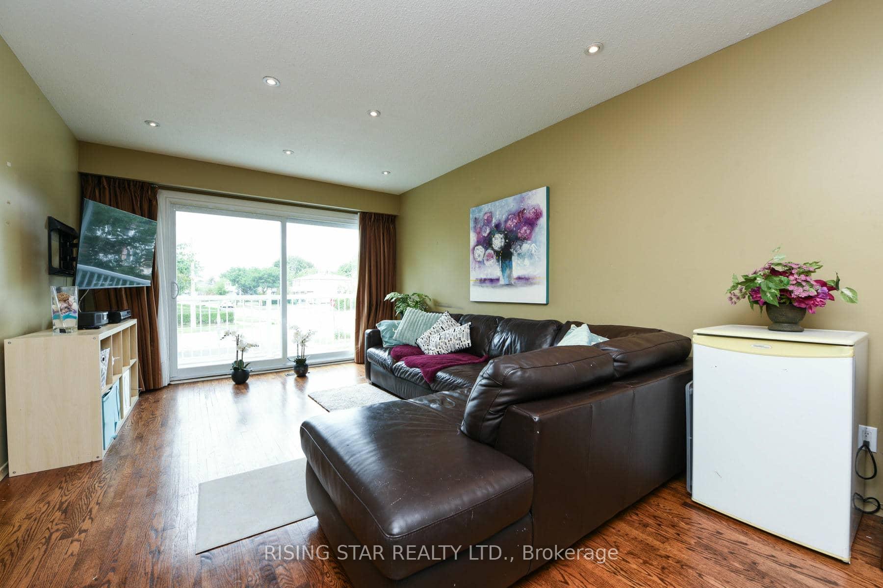 Photo 23 of 3295 Chipley Crescent, Mississauga, Malton — HOMEH