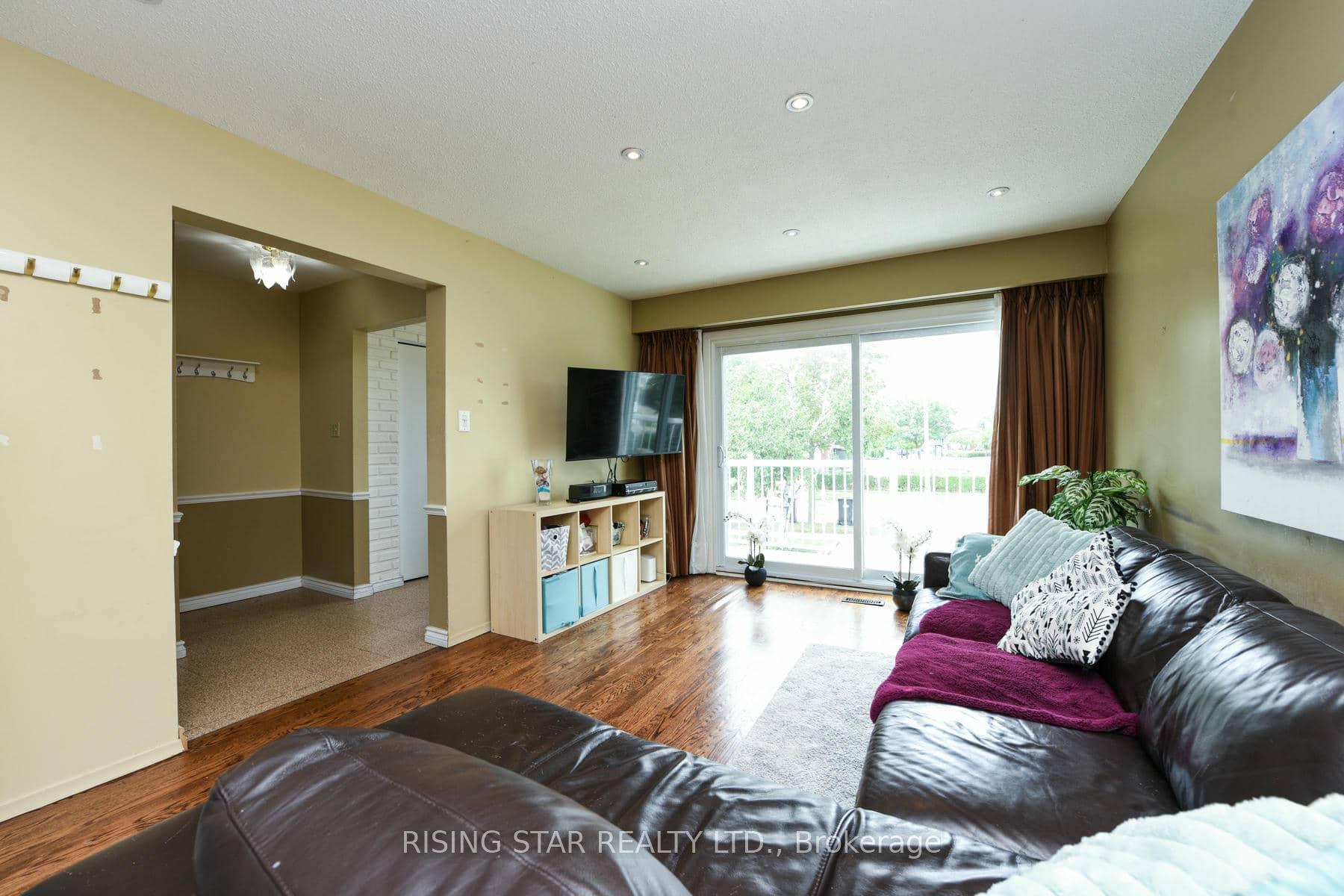 Photo 25 of 3295 Chipley Crescent, Mississauga, Malton — HOMEH