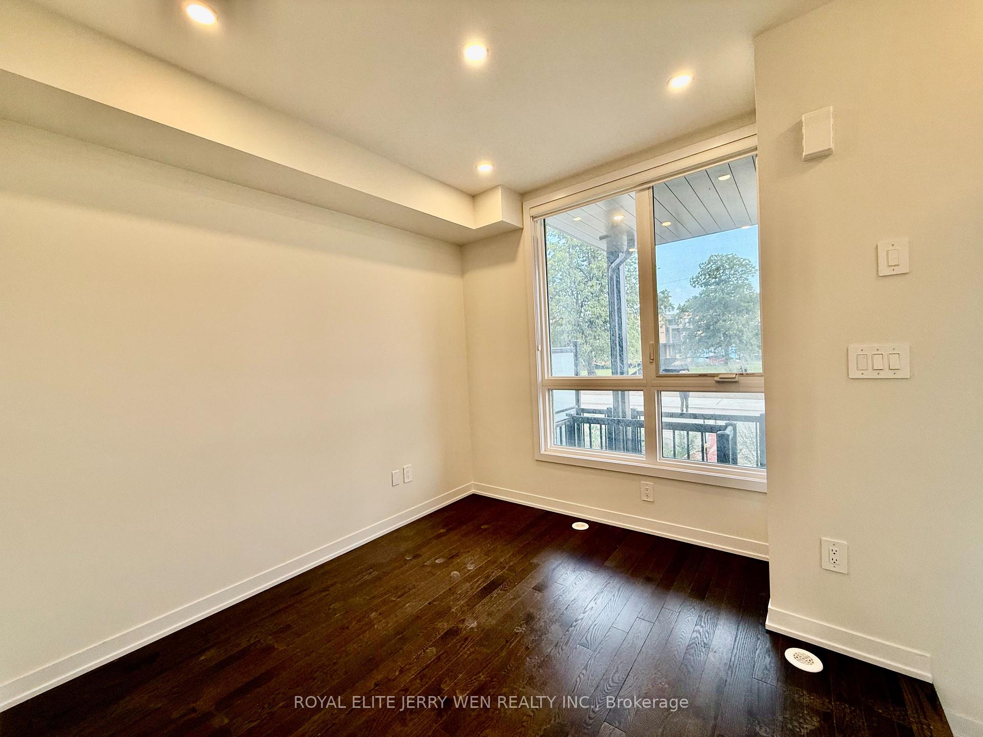 Photo 2 of 46 Green Gardens Boulevard, Toronto, Englemount-Lawrence — HOMEH