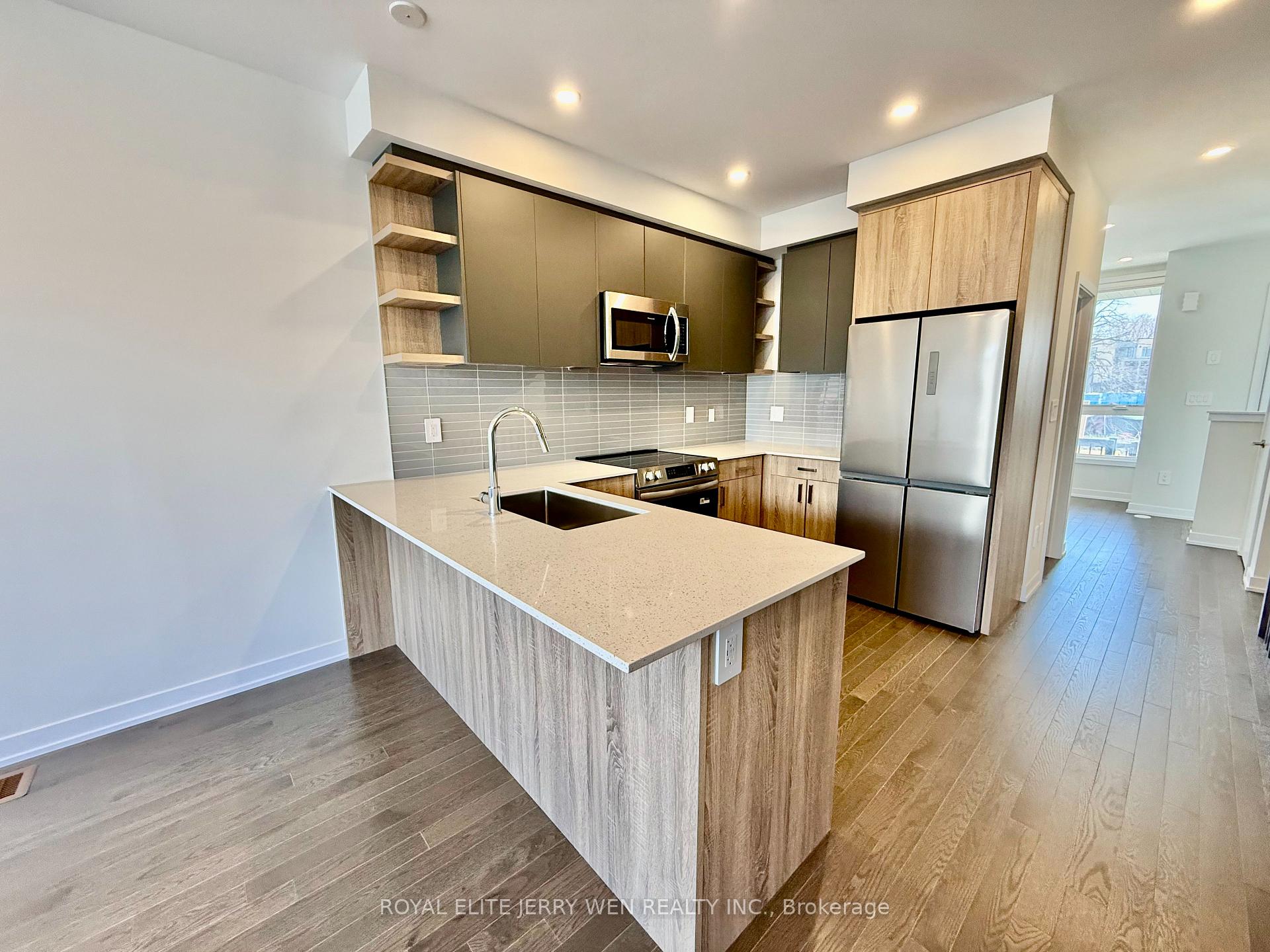 Photo 5 of 46 Green Gardens Boulevard, Toronto, Englemount-Lawrence — HOMEH