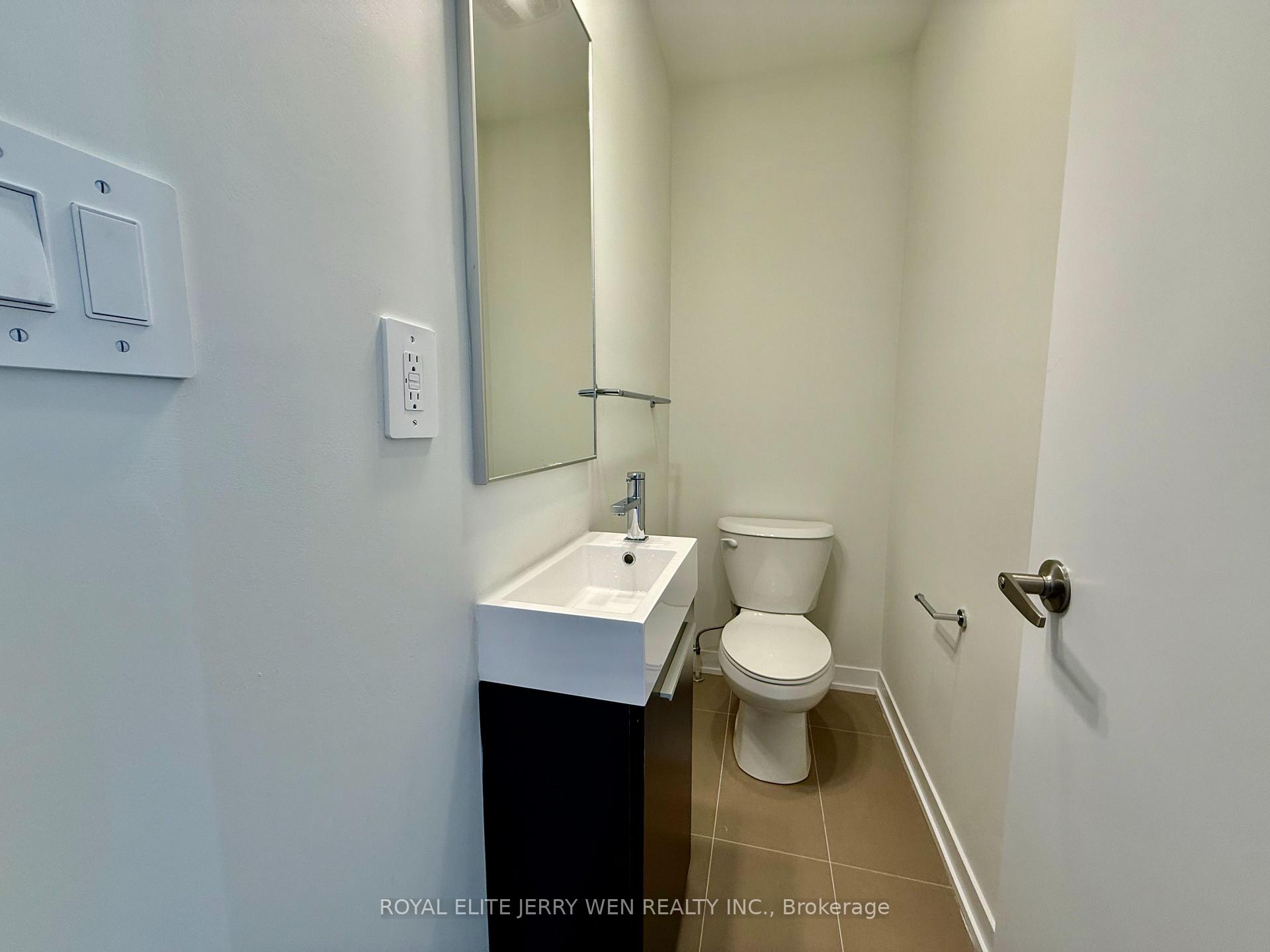 Photo 6 of 46 Green Gardens Boulevard, Toronto, Englemount-Lawrence — HOMEH