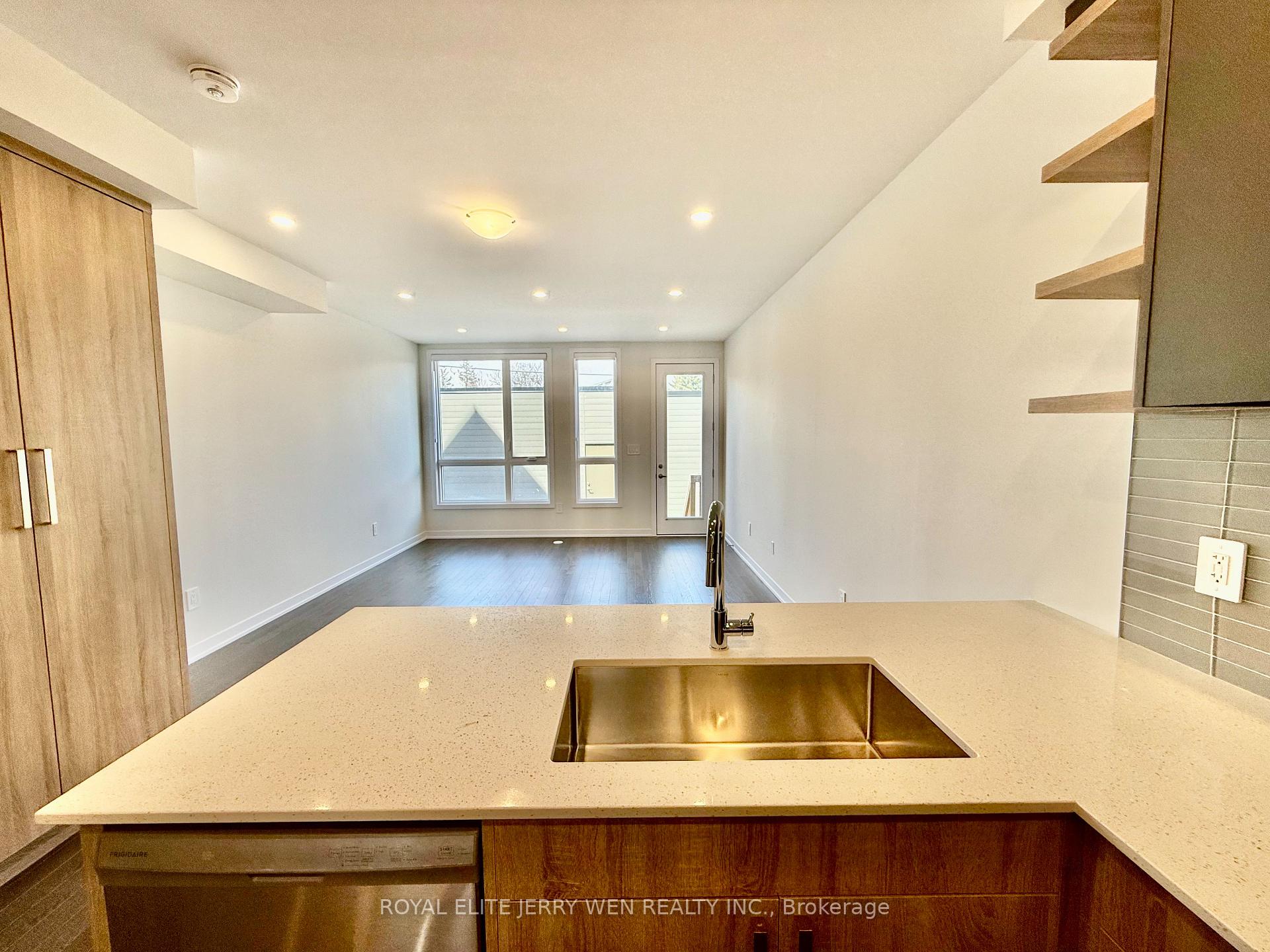 Photo 7 of 46 Green Gardens Boulevard, Toronto, Englemount-Lawrence — HOMEH