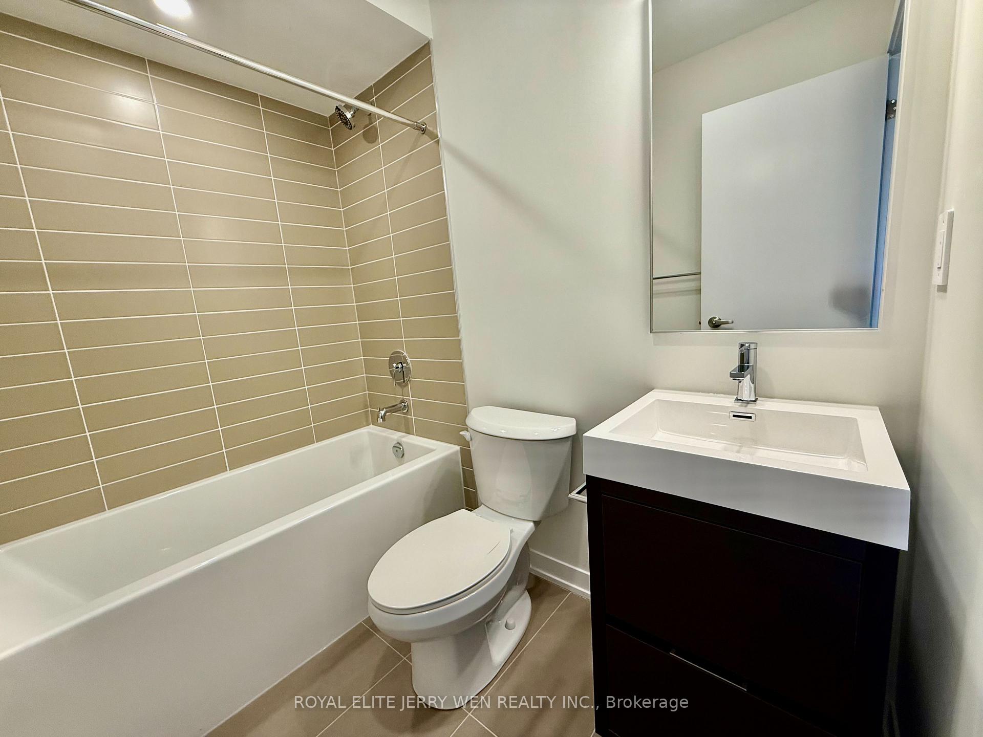 Photo 9 of 46 Green Gardens Boulevard, Toronto, Englemount-Lawrence — HOMEH