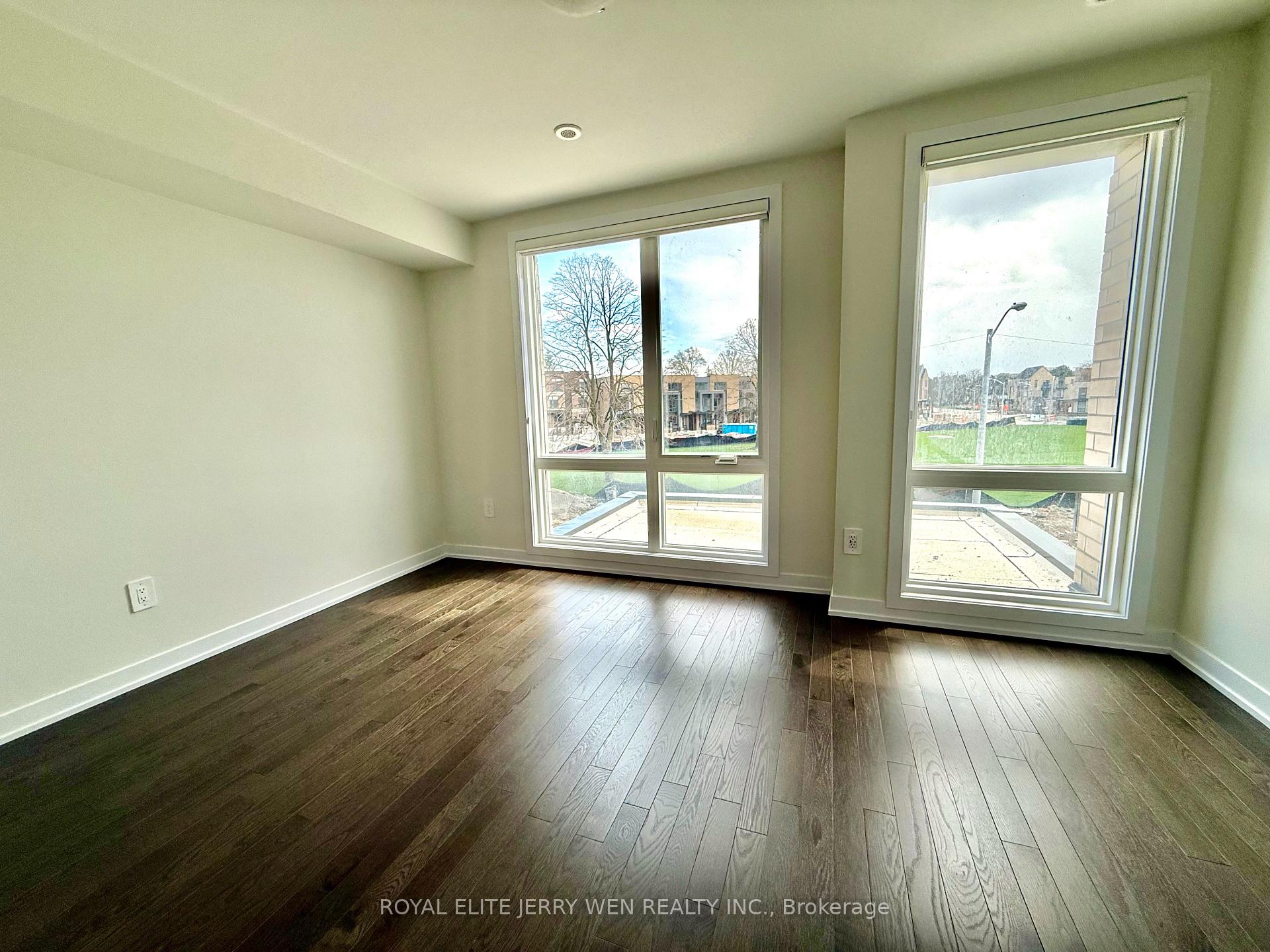 Photo 10 of 46 Green Gardens Boulevard, Toronto, Englemount-Lawrence — HOMEH