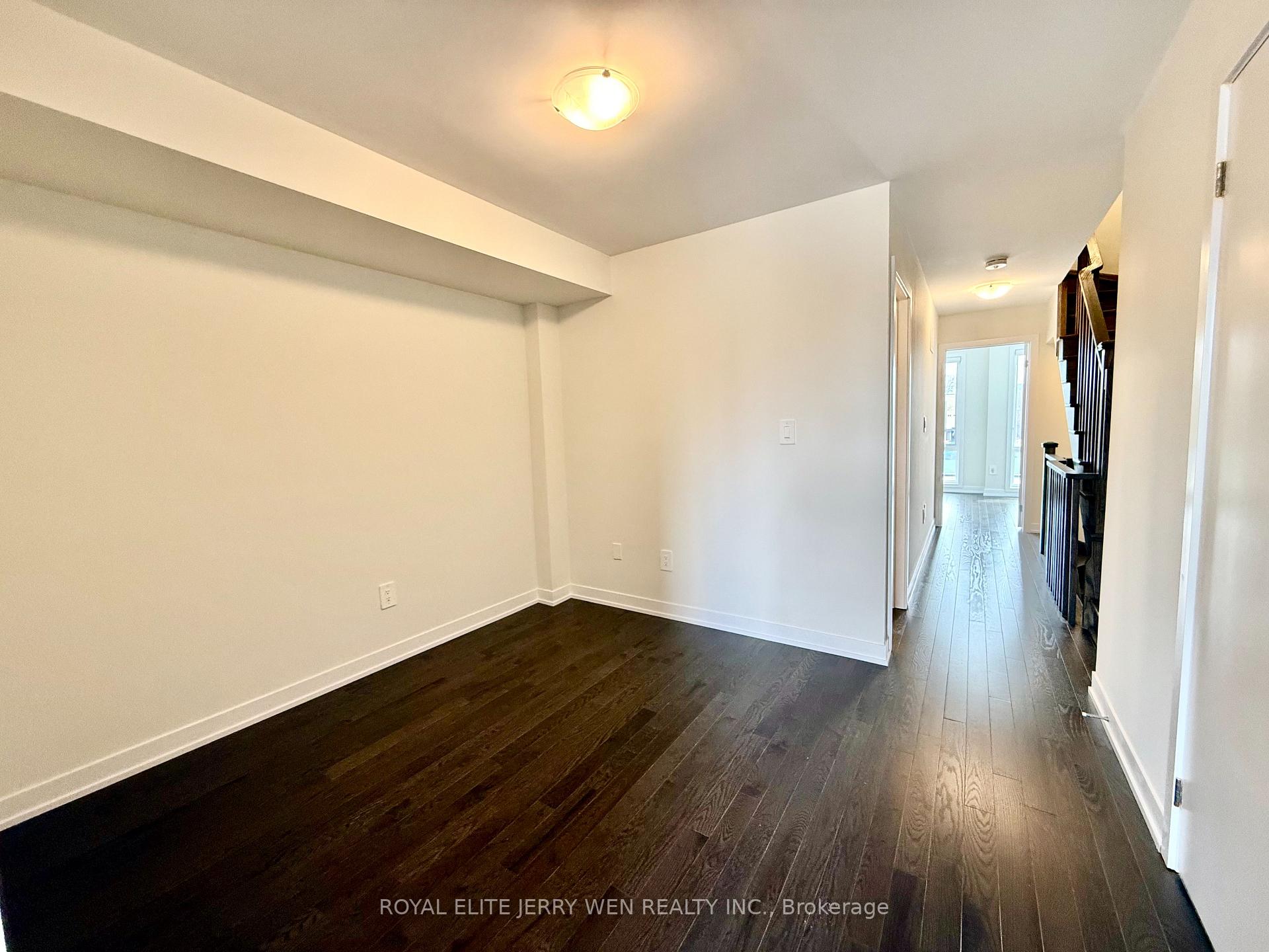 Photo 12 of 46 Green Gardens Boulevard, Toronto, Englemount-Lawrence — HOMEH