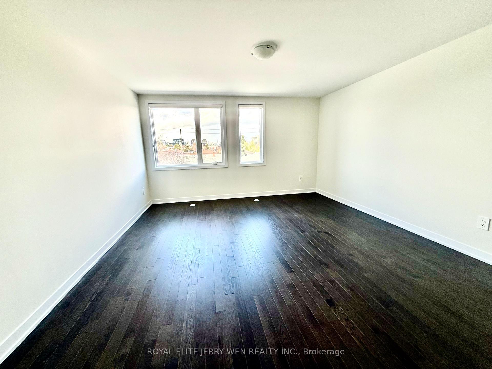 Photo 13 of 46 Green Gardens Boulevard, Toronto, Englemount-Lawrence — HOMEH
