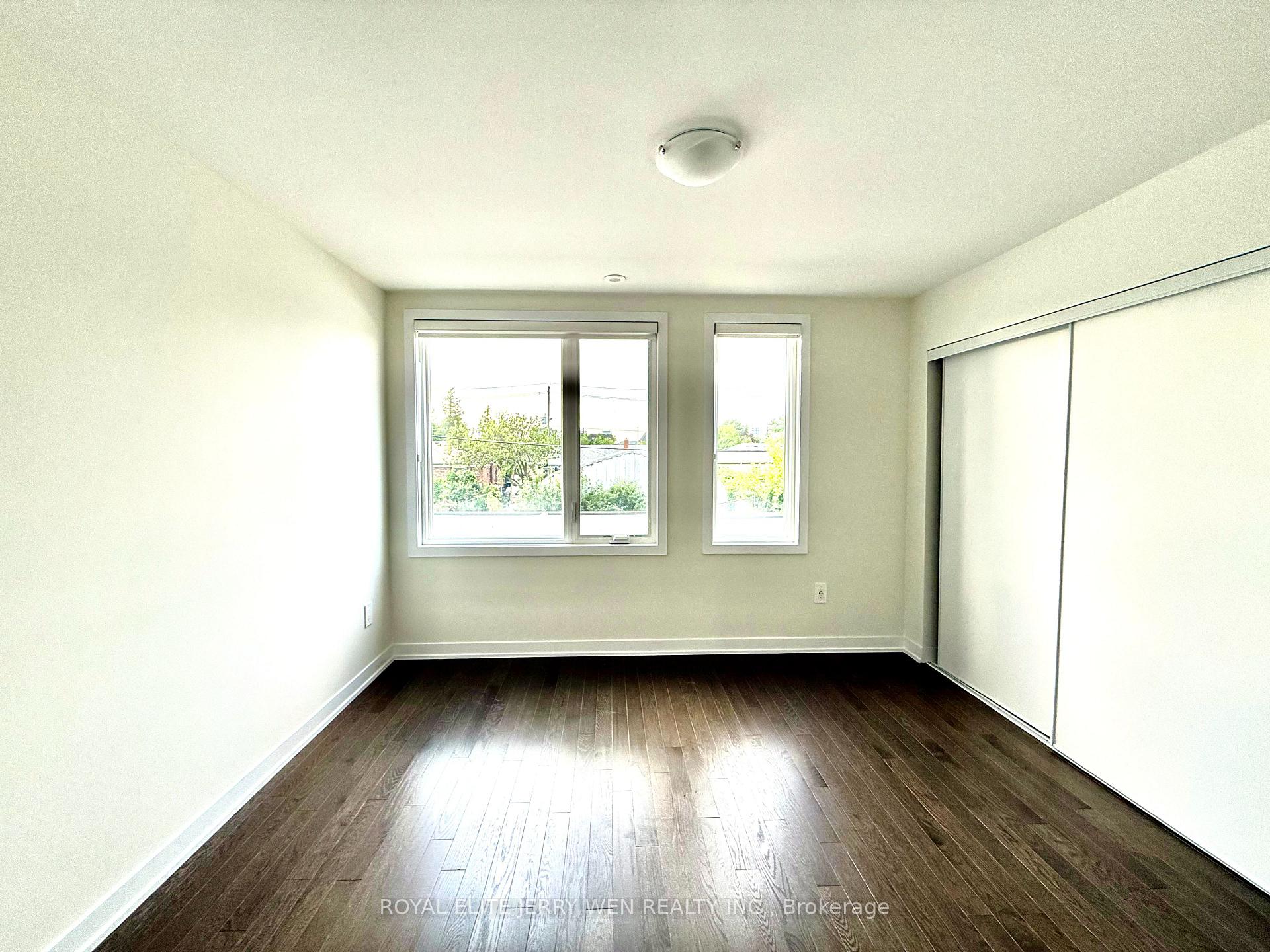 Photo 16 of 46 Green Gardens Boulevard, Toronto, Englemount-Lawrence — HOMEH