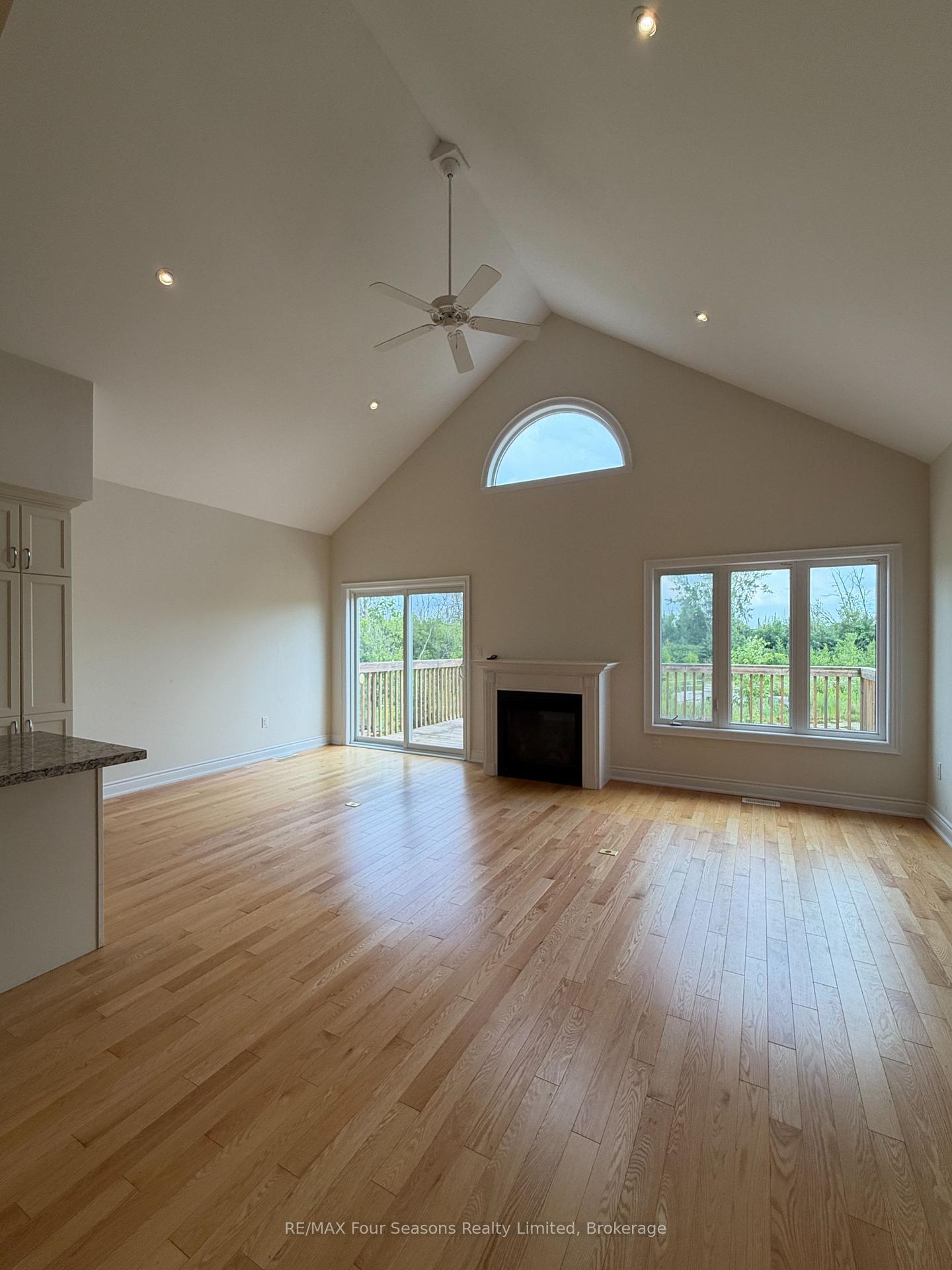 Photo 10 of 100 Kari Crescent, Collingwood — HOMEH