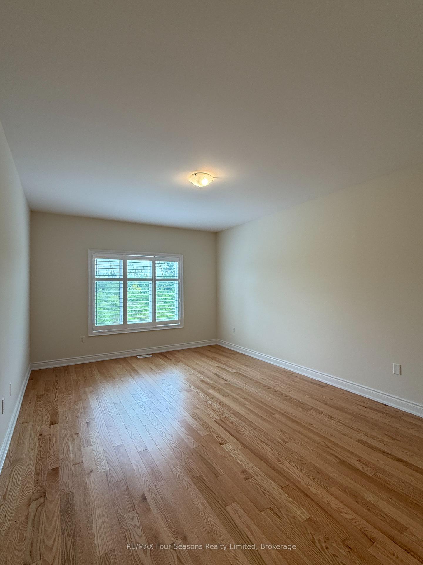 Photo 11 of 100 Kari Crescent, Collingwood — HOMEH