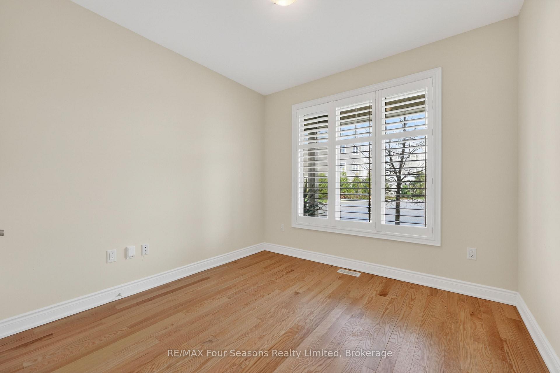 Photo 15 of 100 Kari Crescent, Collingwood — HOMEH