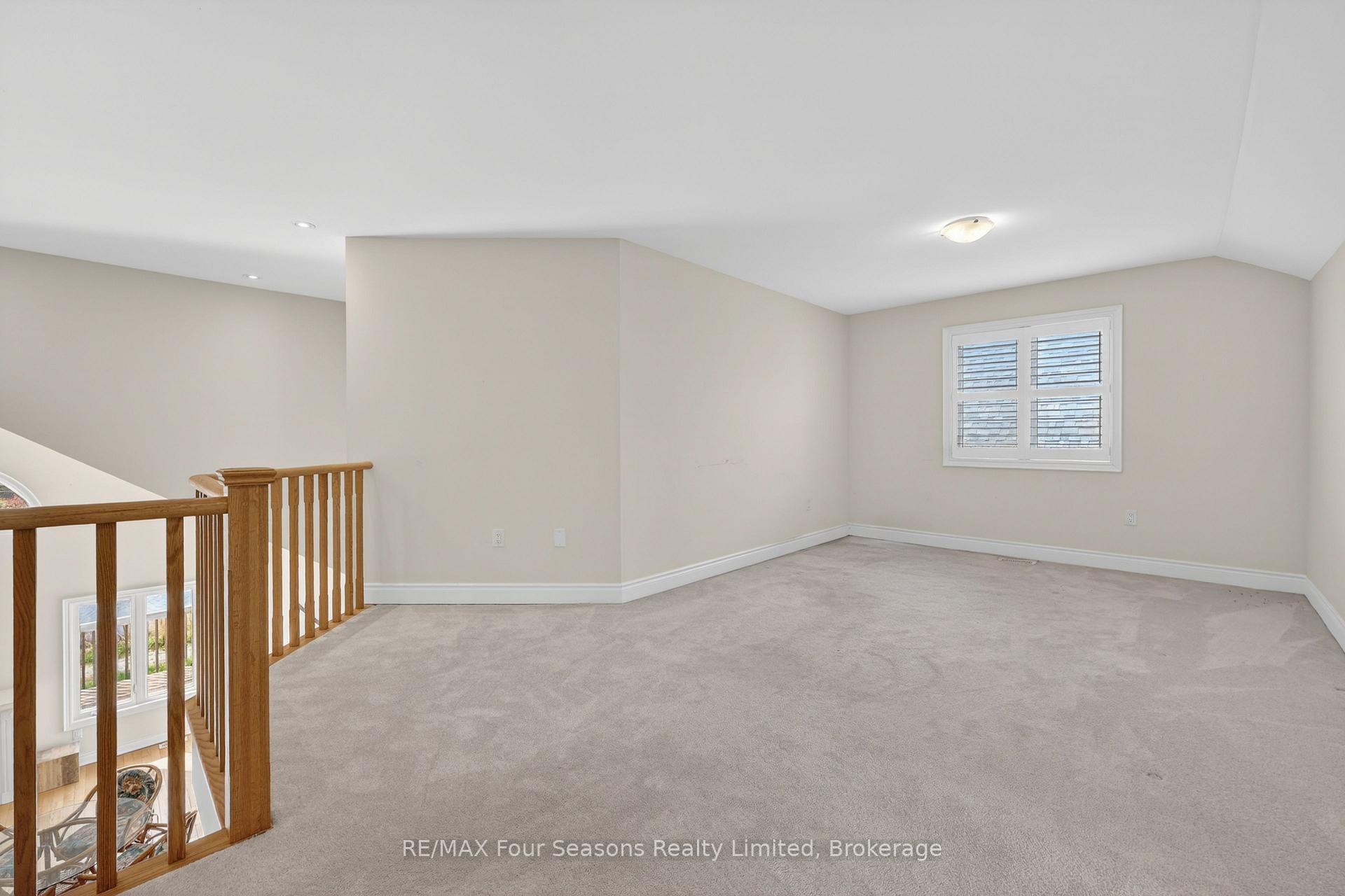 Photo 19 of 100 Kari Crescent, Collingwood — HOMEH