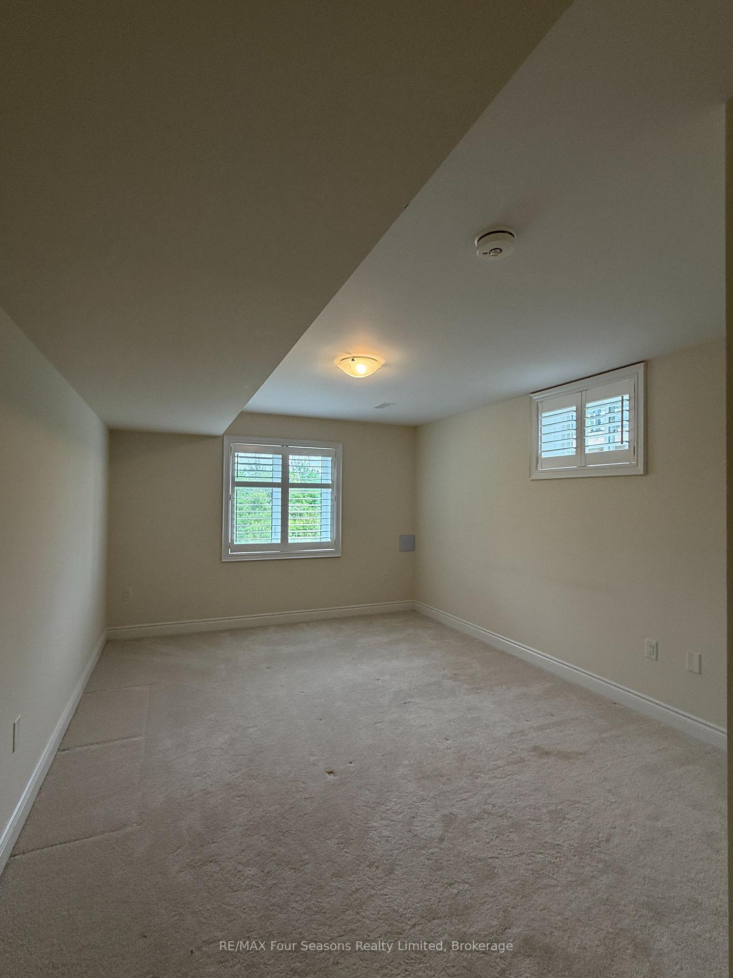 Photo 26 of 100 Kari Crescent, Collingwood — HOMEH