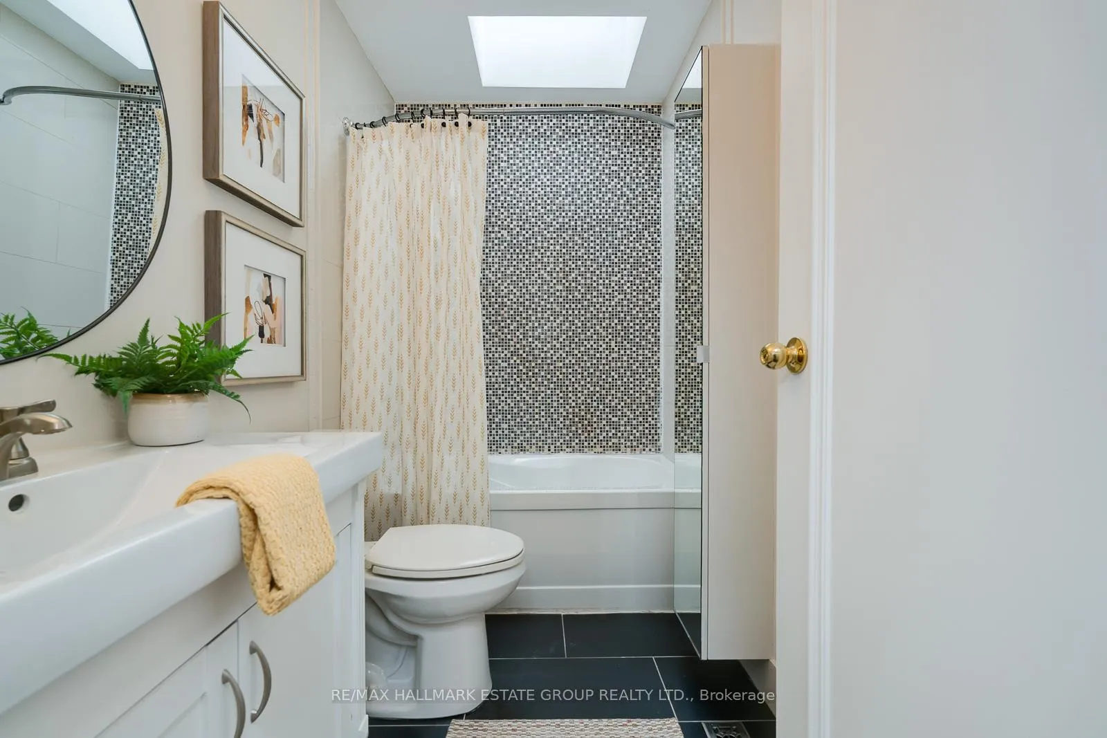 Photo 19 of 16 Dartford Road, Toronto, Playter Estates-Danforth — HOMEH