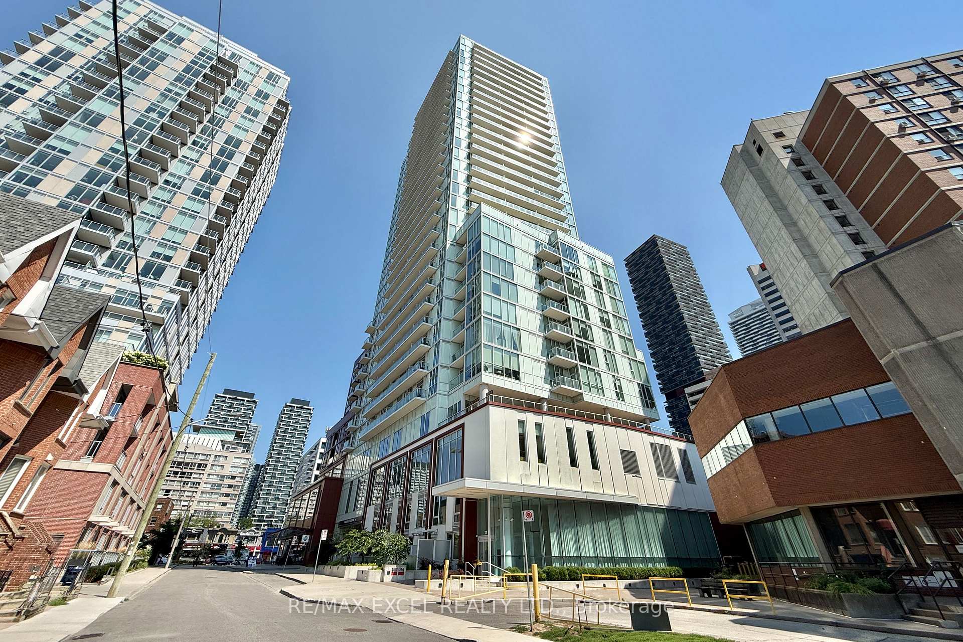 Photo 1 of Unit 1012, 33 Helendale Avenue, Toronto, Yonge-Eglinton — HOMEH