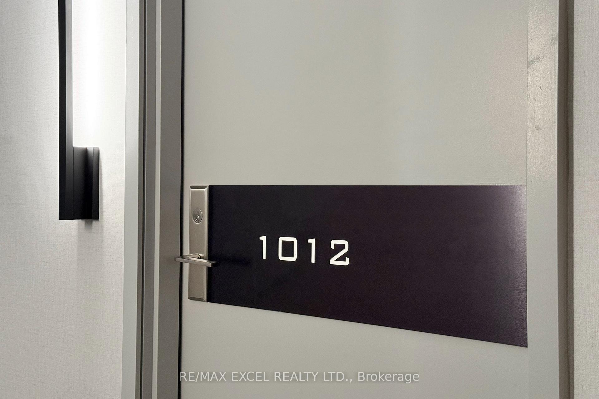 Photo 4 of Unit 1012, 33 Helendale Avenue, Toronto, Yonge-Eglinton — HOMEH
