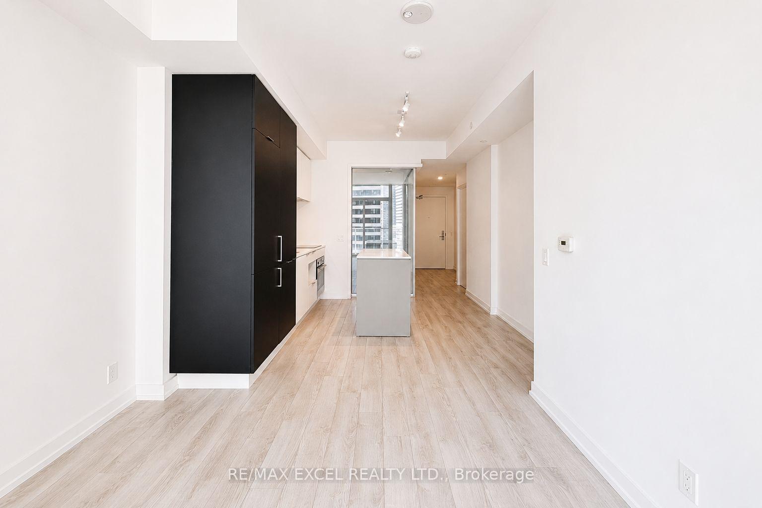 Photo 7 of Unit 1012, 33 Helendale Avenue, Toronto, Yonge-Eglinton — HOMEH