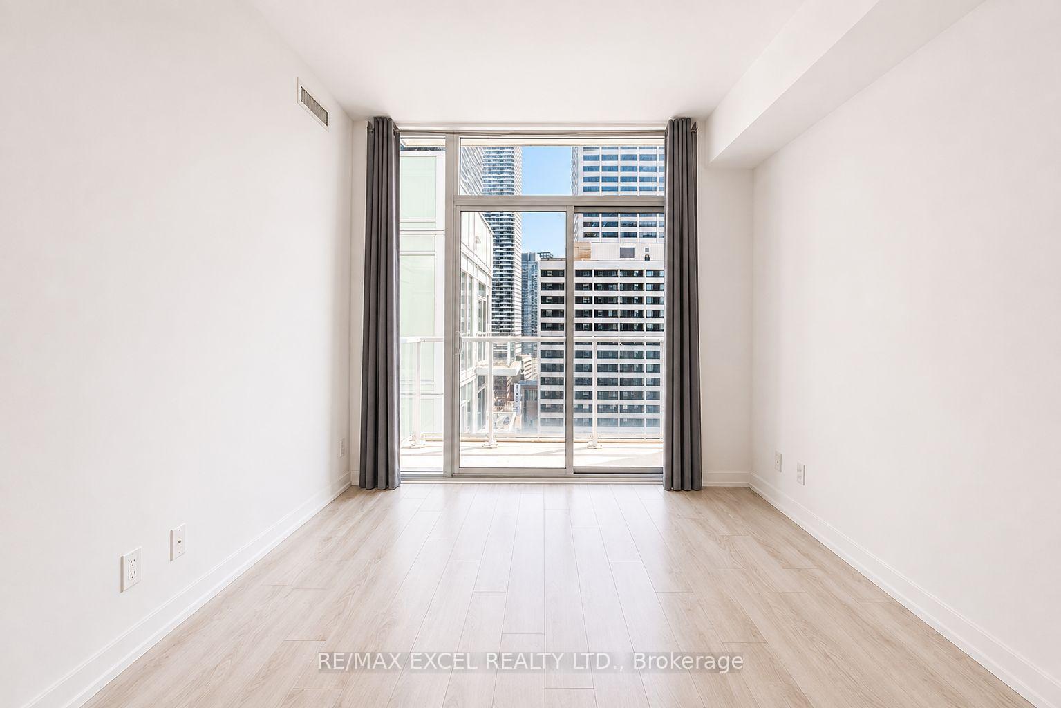 Photo 10 of Unit 1012, 33 Helendale Avenue, Toronto, Yonge-Eglinton — HOMEH