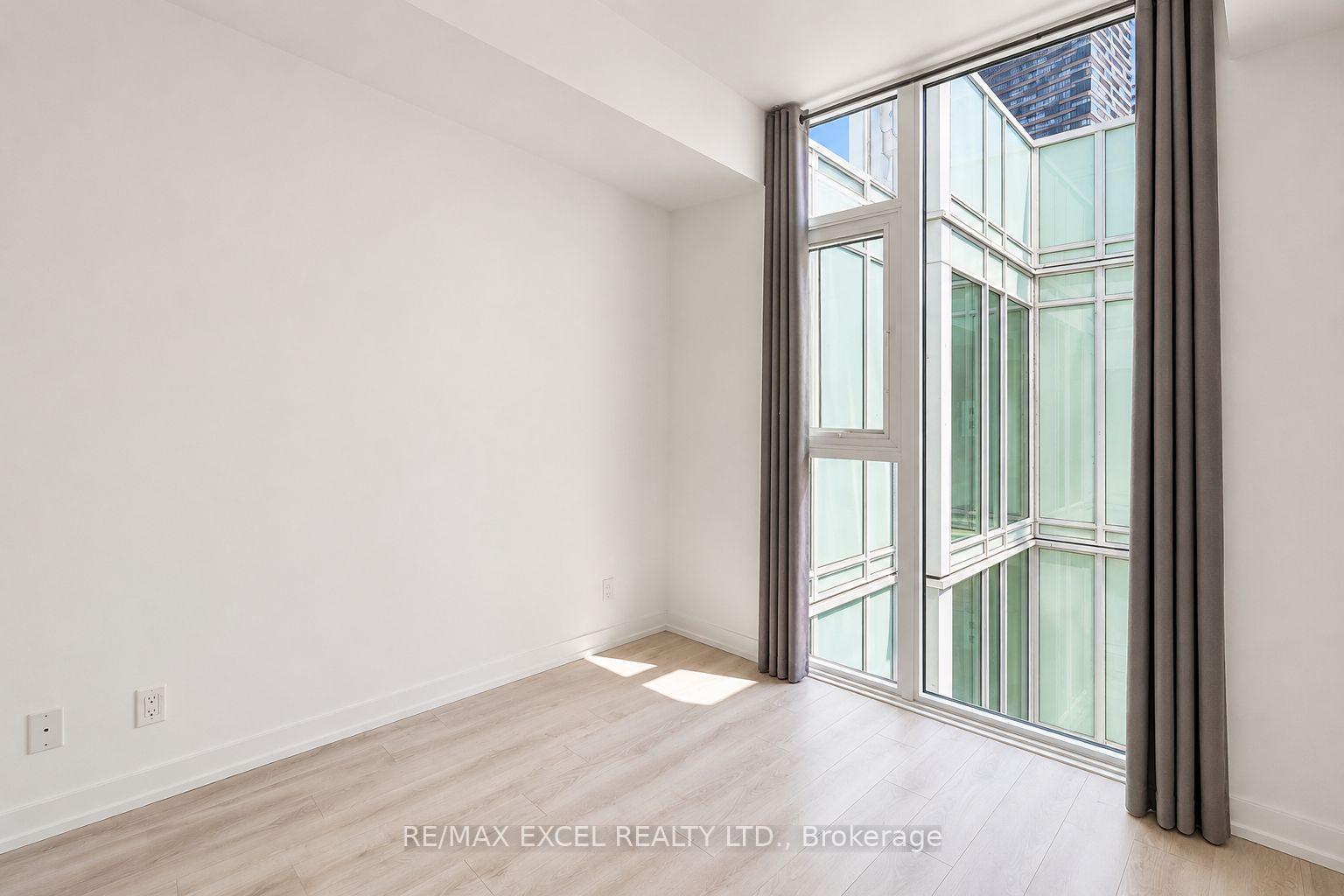Photo 12 of Unit 1012, 33 Helendale Avenue, Toronto, Yonge-Eglinton — HOMEH