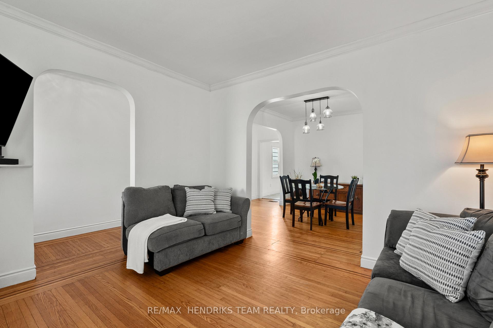 Photo 8 of 192 Wood Street E, Hamilton, North End — HOMEH