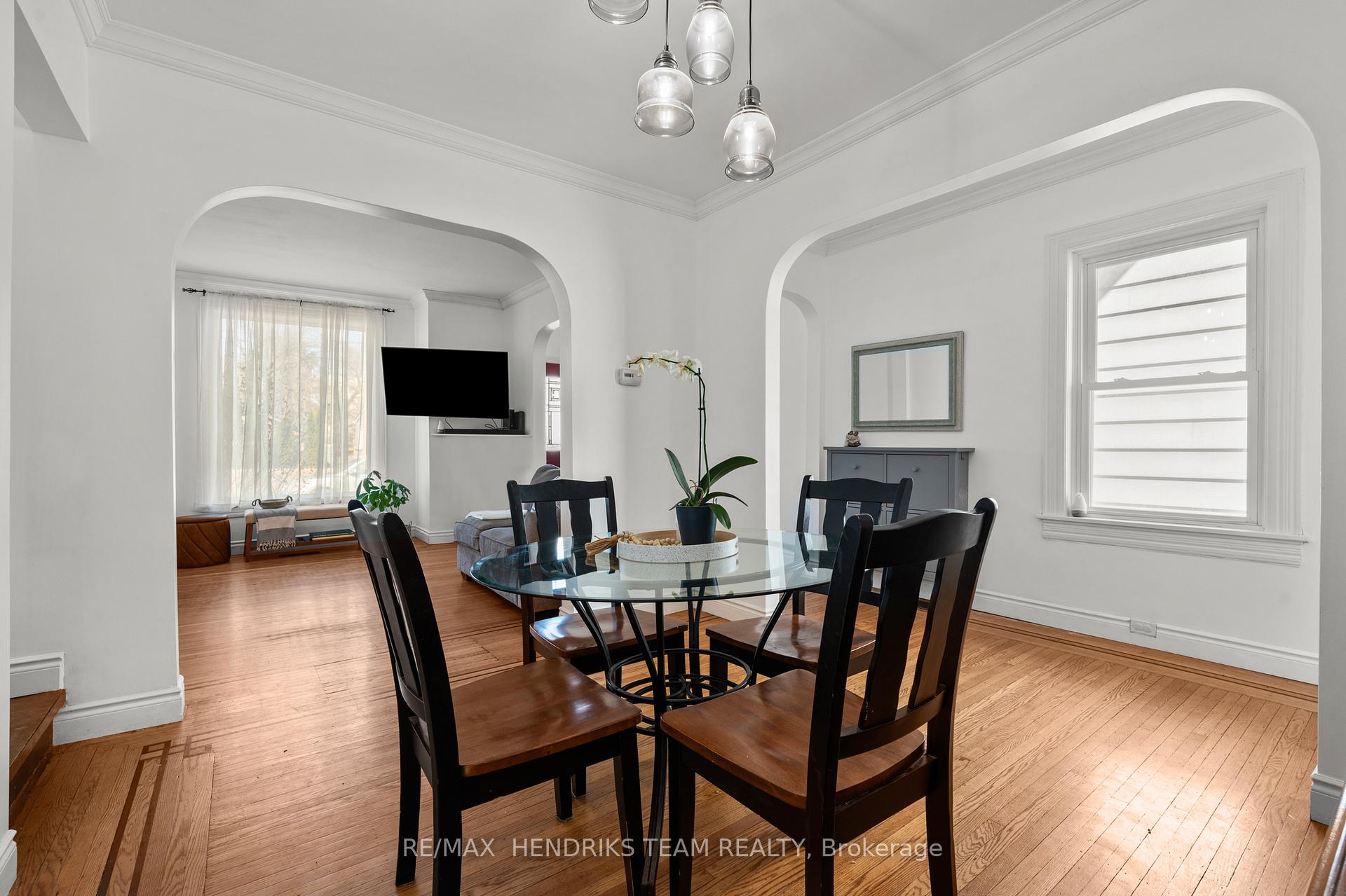 Photo 13 of 192 Wood Street E, Hamilton, North End — HOMEH