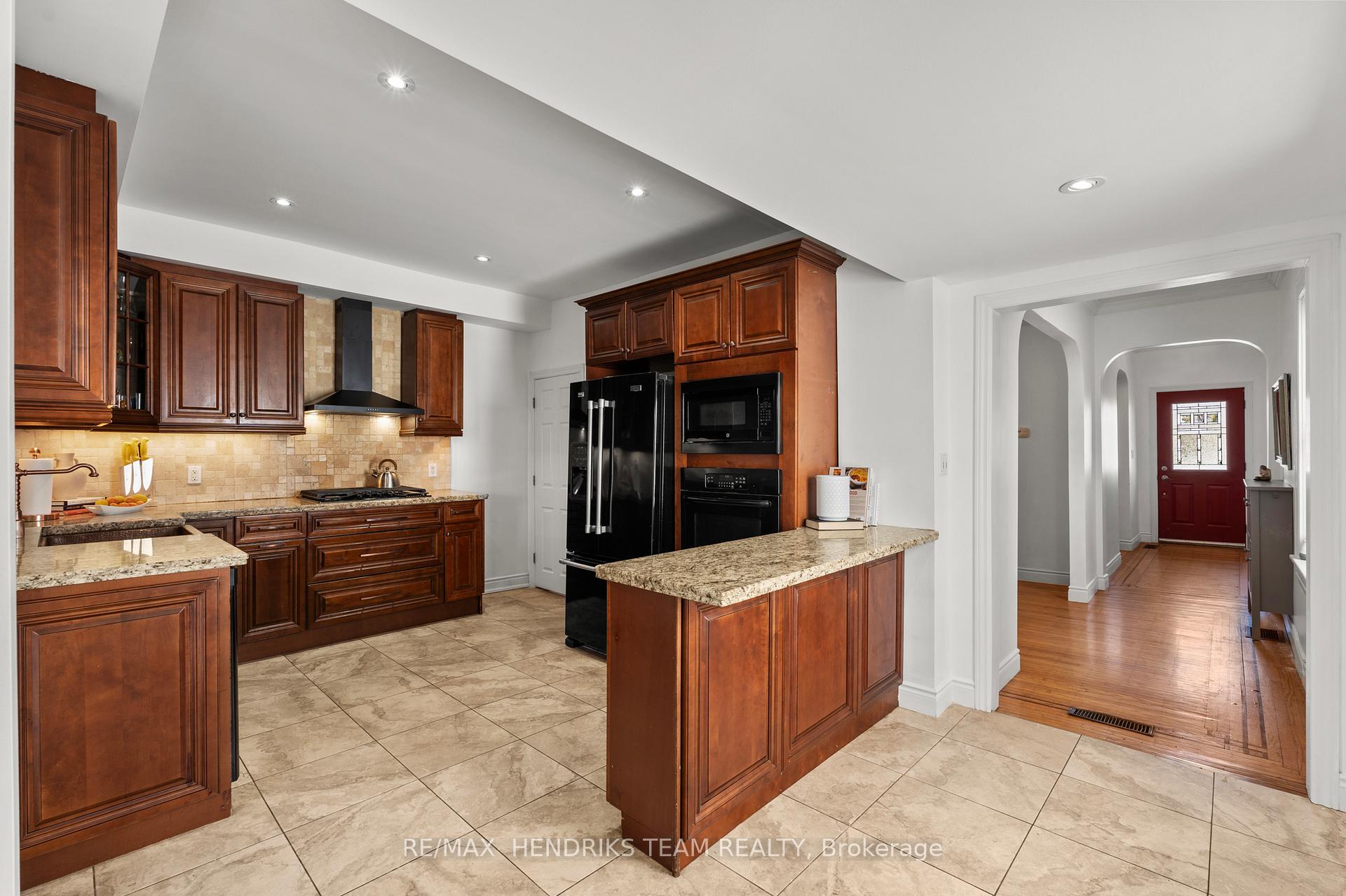 Photo 15 of 192 Wood Street E, Hamilton, North End — HOMEH