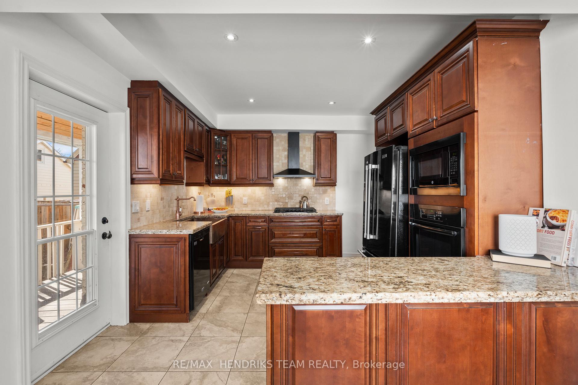 Photo 16 of 192 Wood Street E, Hamilton, North End — HOMEH