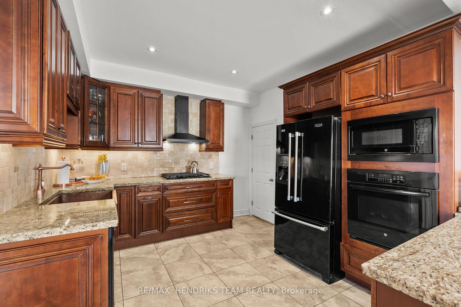Photo 17 of 192 Wood Street E, Hamilton, North End — HOMEH