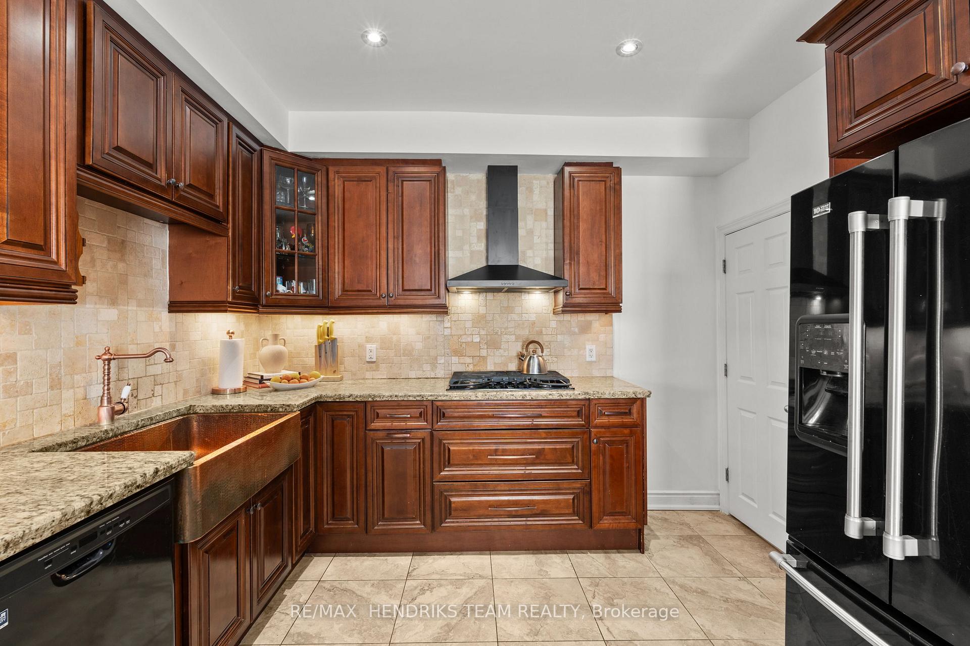Photo 18 of 192 Wood Street E, Hamilton, North End — HOMEH