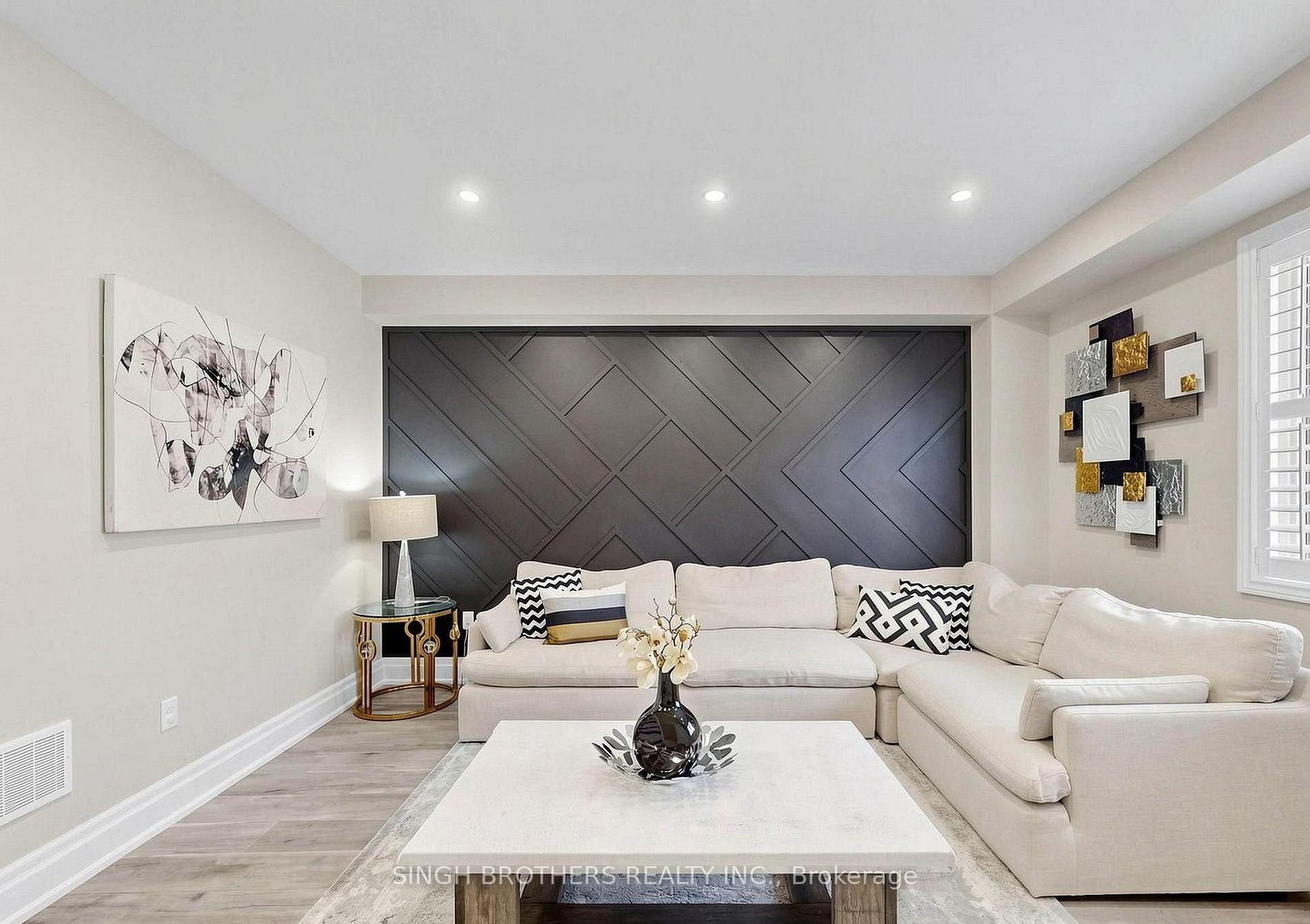 Photo 2 of 1321 Granrock Crescent, Mississauga, East Credit — HOMEH