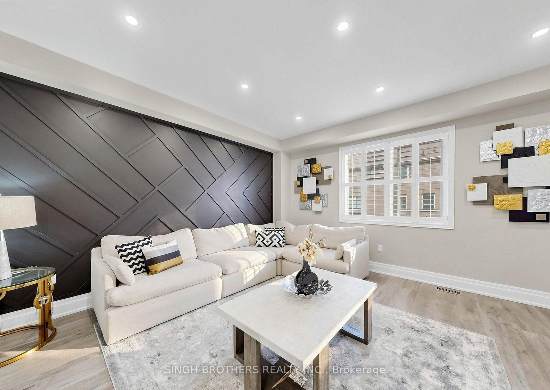 Photo 4 of 1321 Granrock Crescent, Mississauga, East Credit — HOMEH