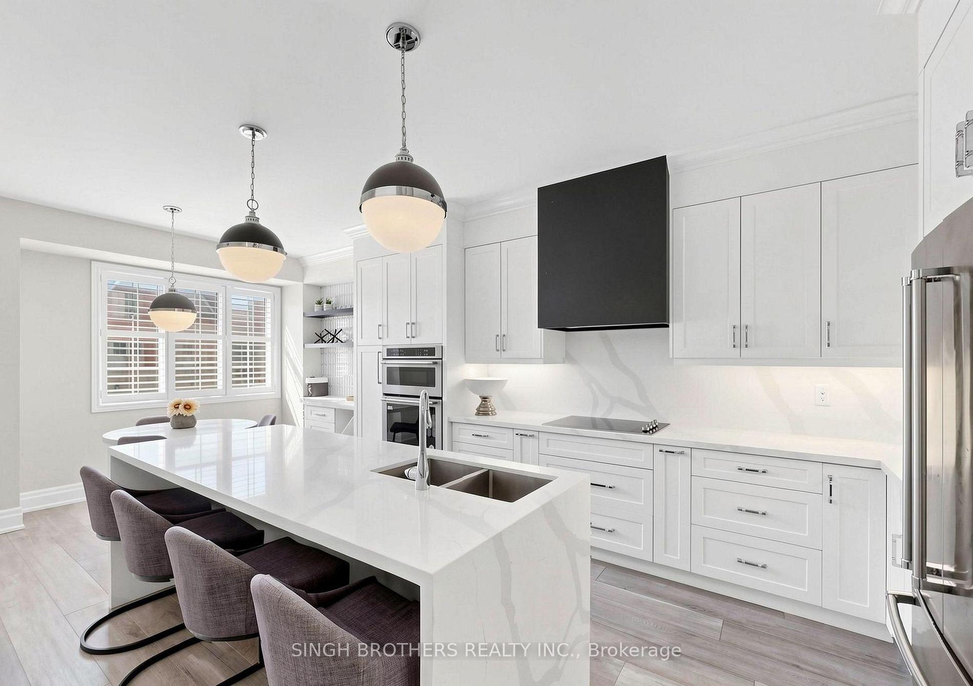 Photo 5 of 1321 Granrock Crescent, Mississauga, East Credit — HOMEH