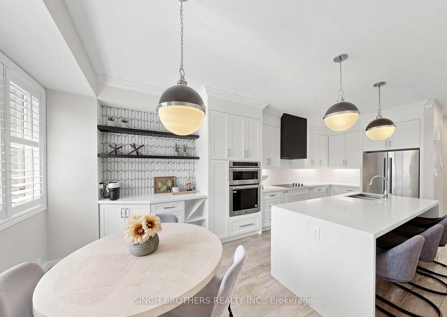 Photo 6 of 1321 Granrock Crescent, Mississauga, East Credit — HOMEH