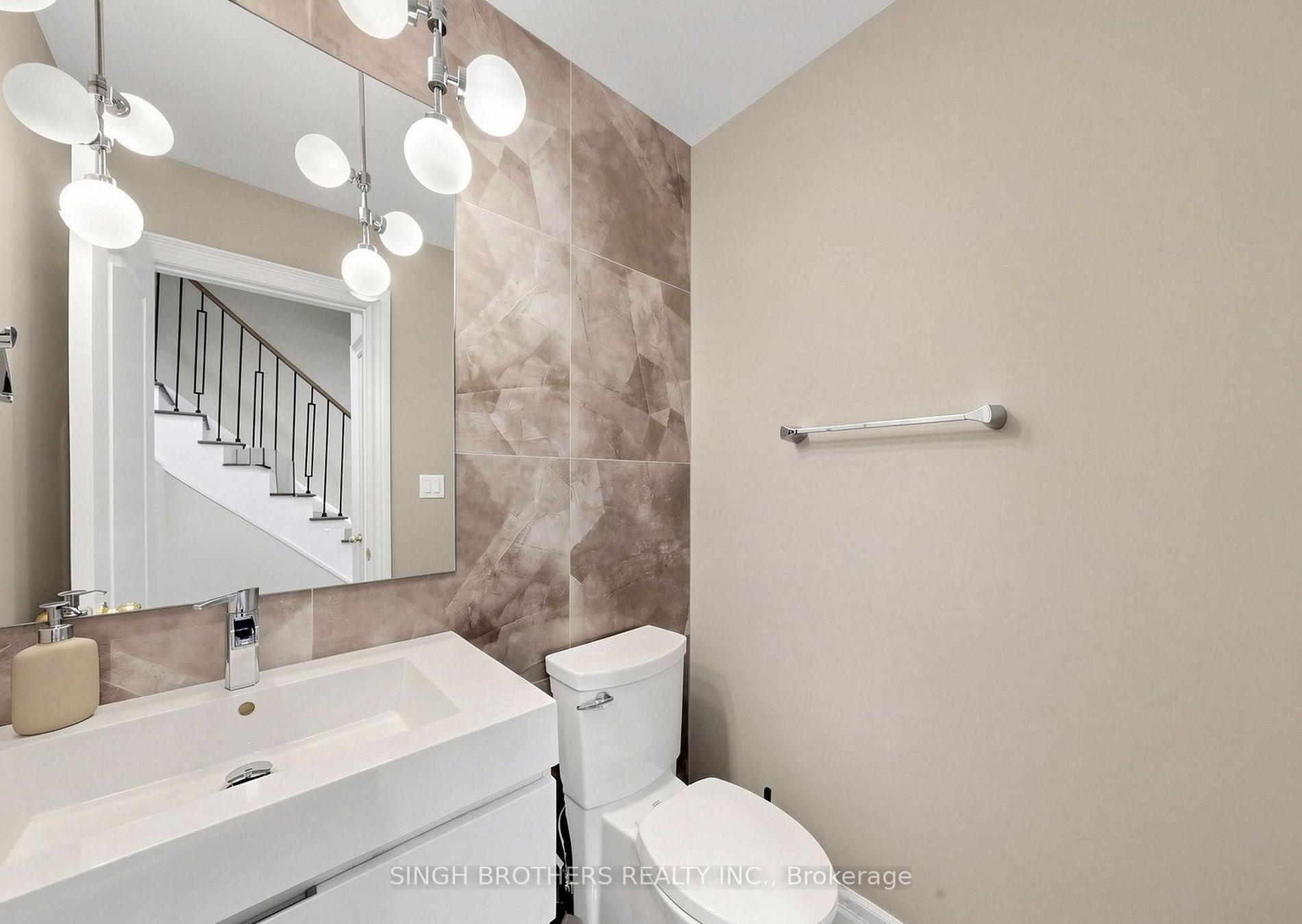 Photo 9 of 1321 Granrock Crescent, Mississauga, East Credit — HOMEH
